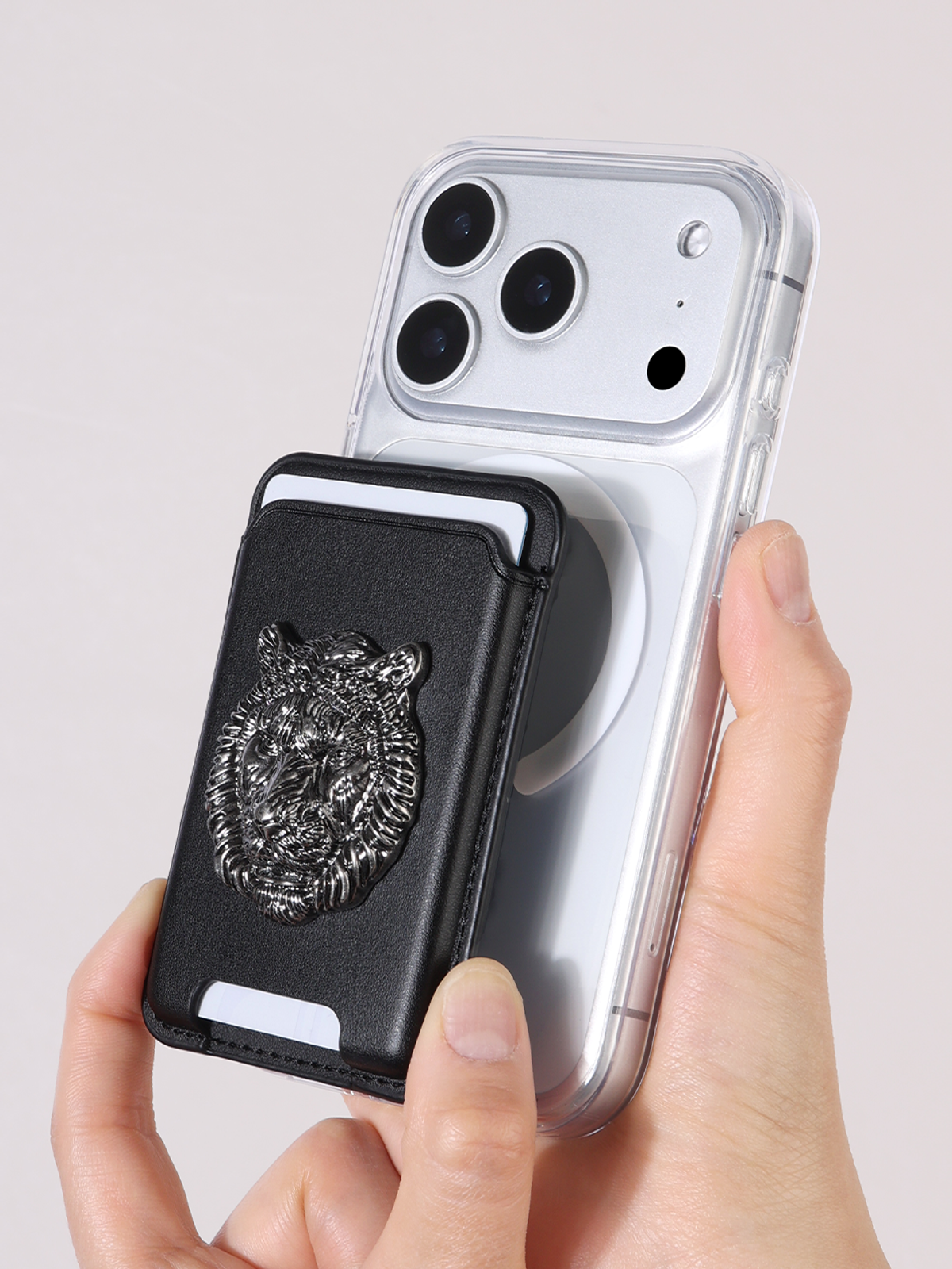 디자인스킨(DESIGNSKIN) 맥세이프 메탈 비스트 레더 포켓-타이거