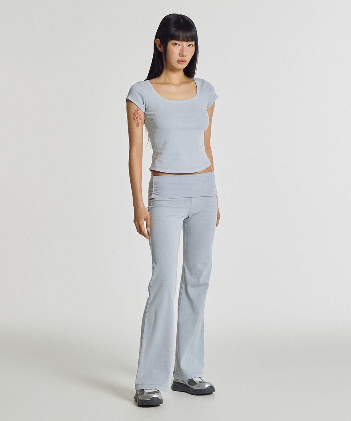 뉴발란스(NEW BALANCE) NBNEG2W472 / WOMEN 핏티드 스퀘어넥 캡 반팔티 (DYEING BLUE)