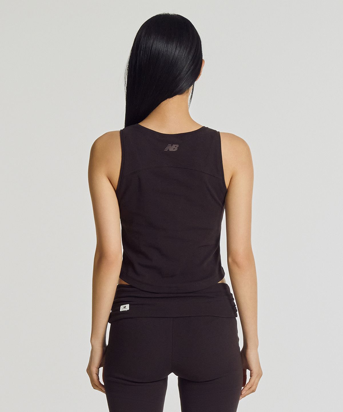뉴발란스(NEW BALANCE) NBNGG2W472 / WOMEN 핏티드 스퀘어넥 나시티 (BROWN)