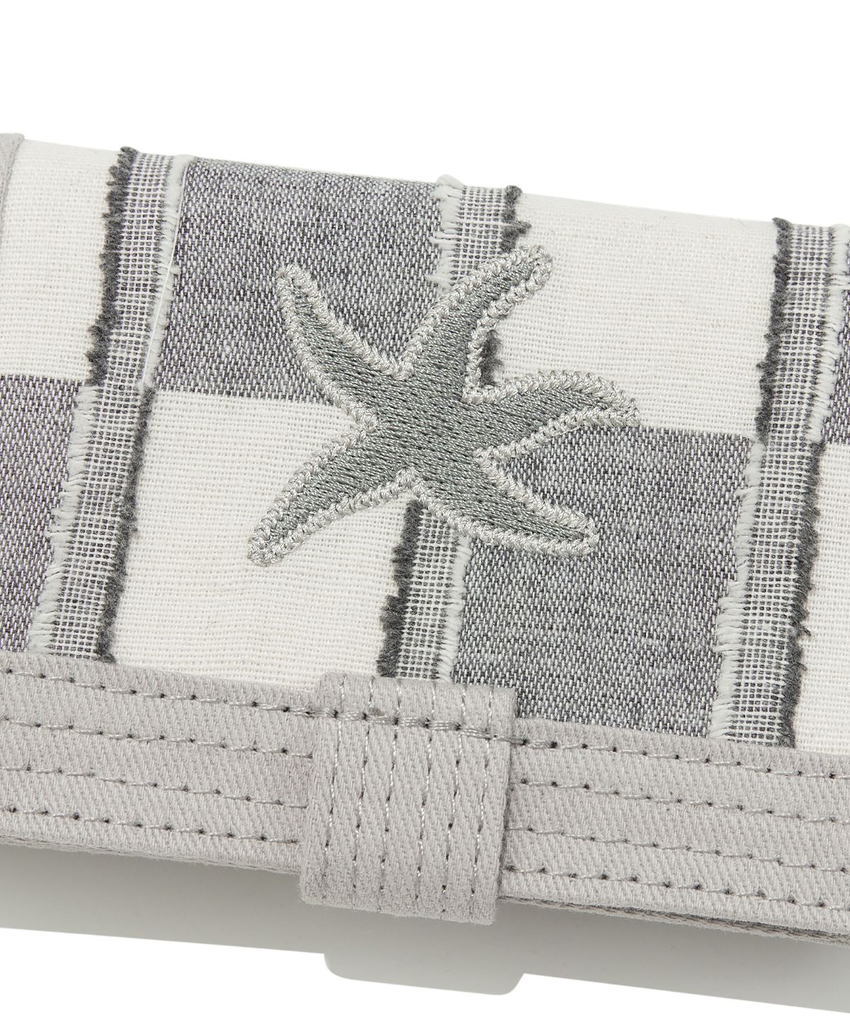 더콜디스트모먼트(THE COLDEST MOMENT) TCM check button card wallet (grey)