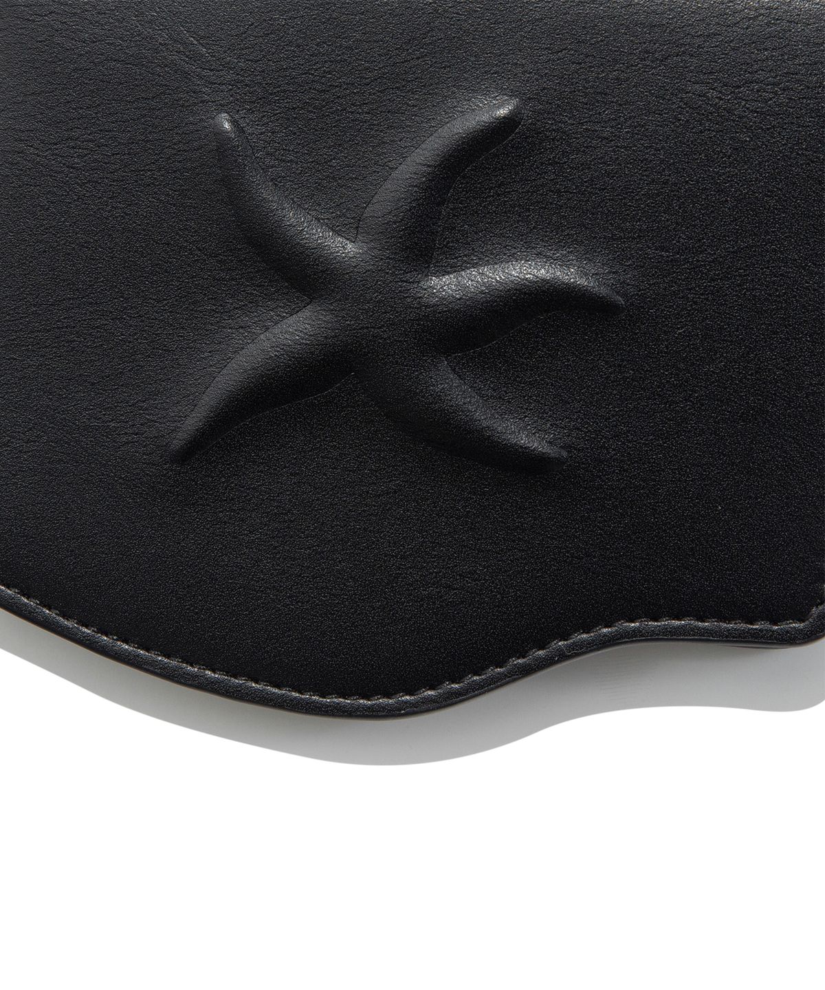 더콜디스트모먼트(THE COLDEST MOMENT) TCM embossed starfish wave wallet (black)