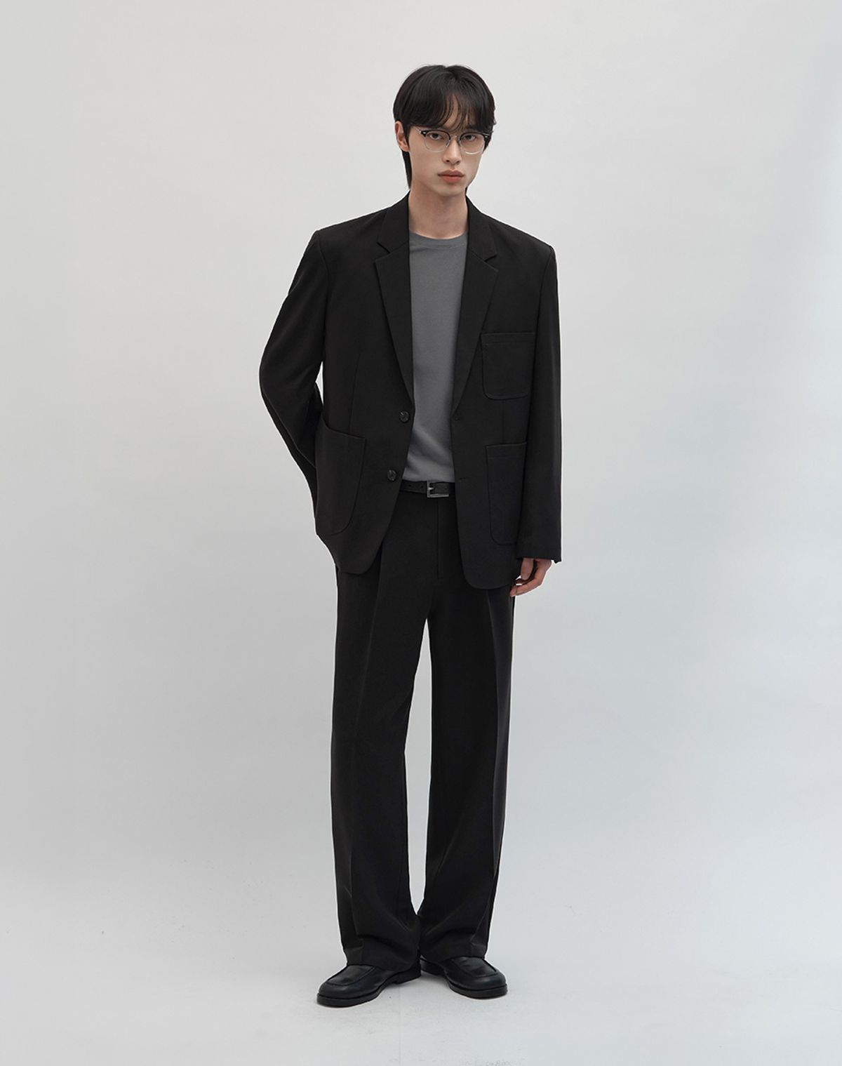 워크온바디오프(WORK ON BODY OFF) 오르도 세미 오버핏 투버튼 블레이저 [블랙]