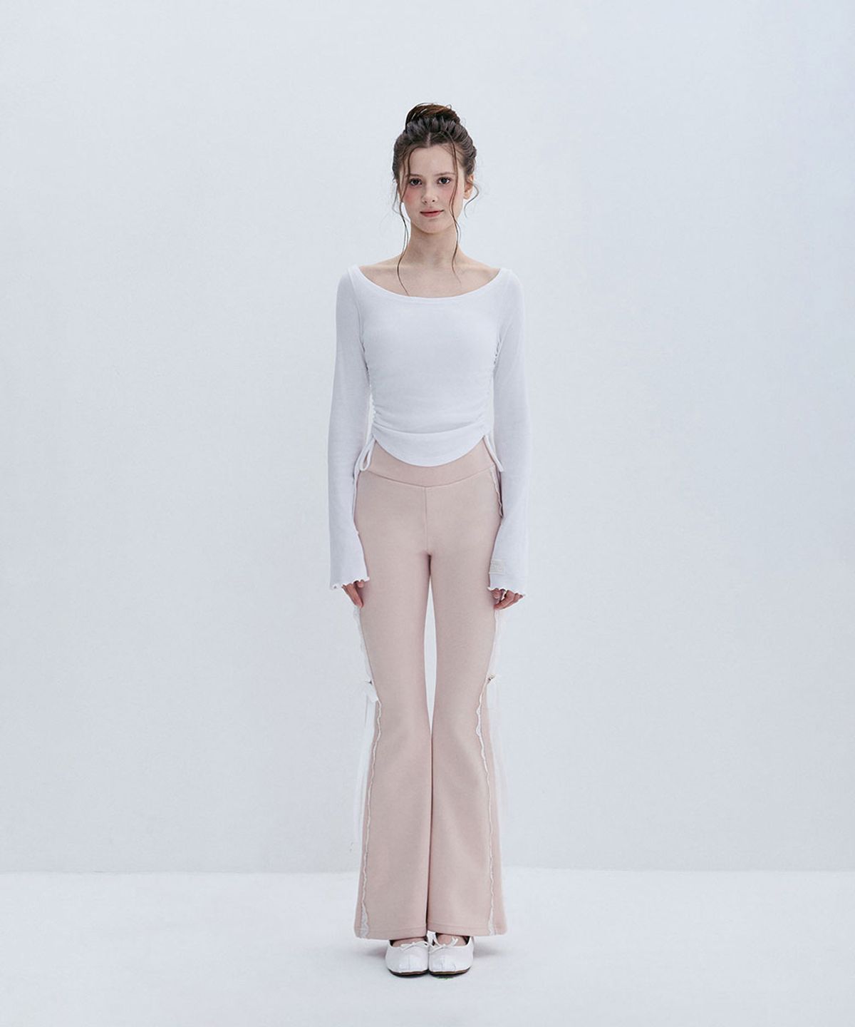 모아벨(MOABEL) LABEL SHIRRING TEE - IVORY