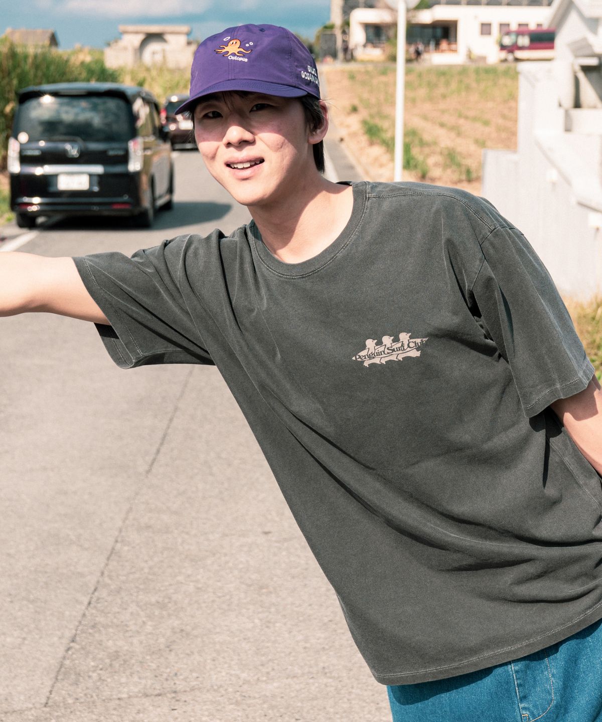 빅웨이브 컬렉티브(BIGWAVE COLLECTIVE) 펭귄 서프 클럽 반팔 티셔츠 (마그넷)