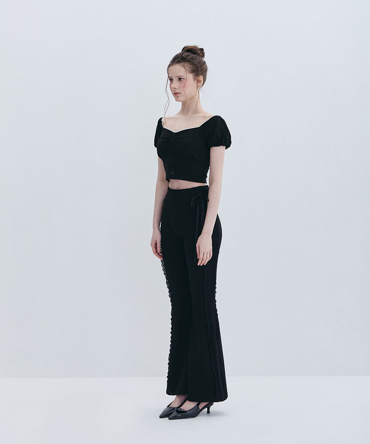 모아벨(MOABEL) CONTOUR LINE RIBBON PANTS - BLACK