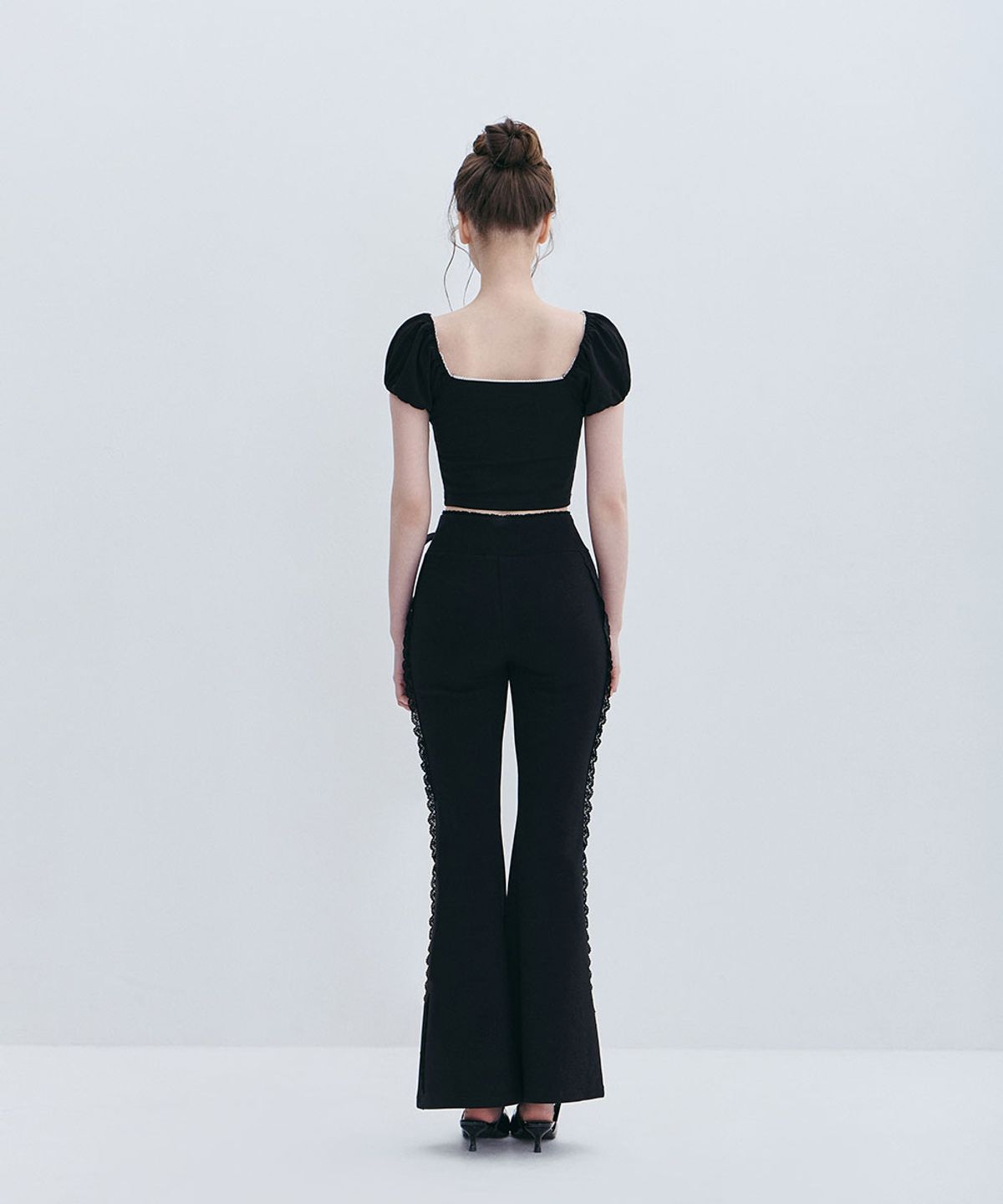 모아벨(MOABEL) CONTOUR LINE RIBBON PANTS - BLACK