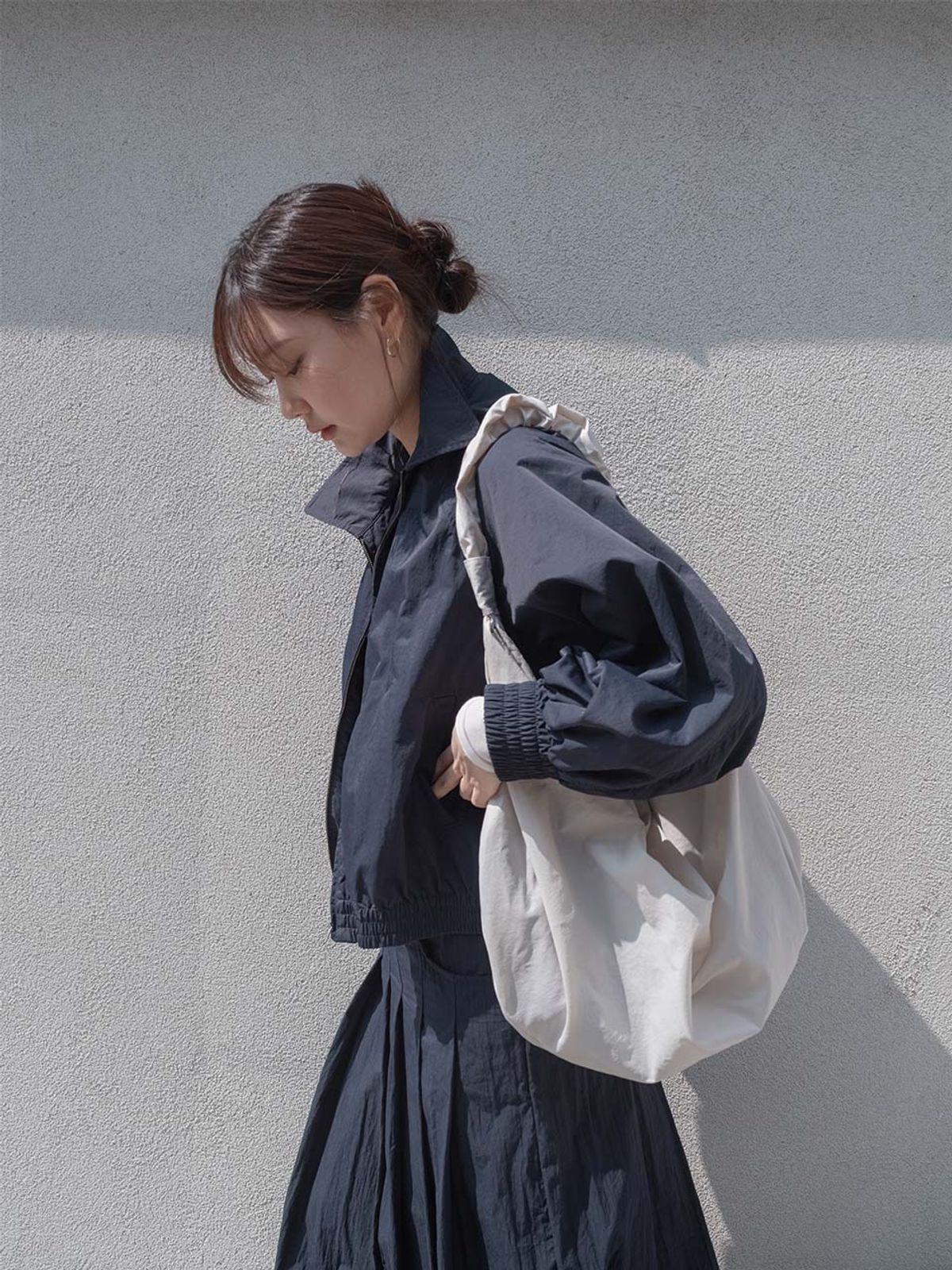 아코크(ACOC) Glossy Mid Tangle Twist Bag_Ivory