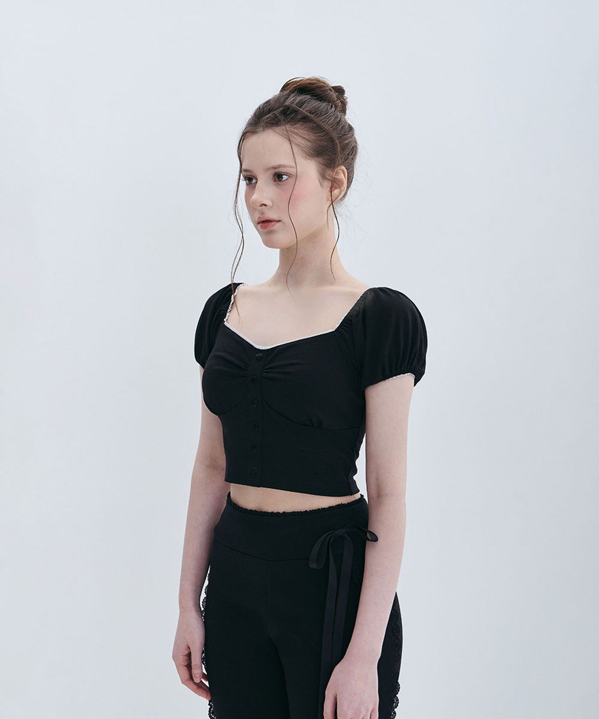 모아벨(MOABEL) COQUETTE PUFF TOP - BLACK