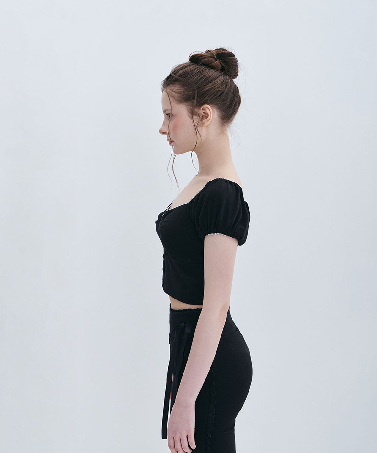 모아벨(MOABEL) COQUETTE PUFF TOP - BLACK