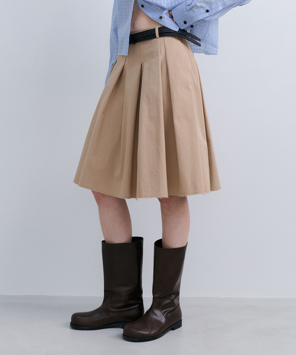 에핑글러(EPINGLER) LOW EDGE PLEATED SKIRT  - BEIGE