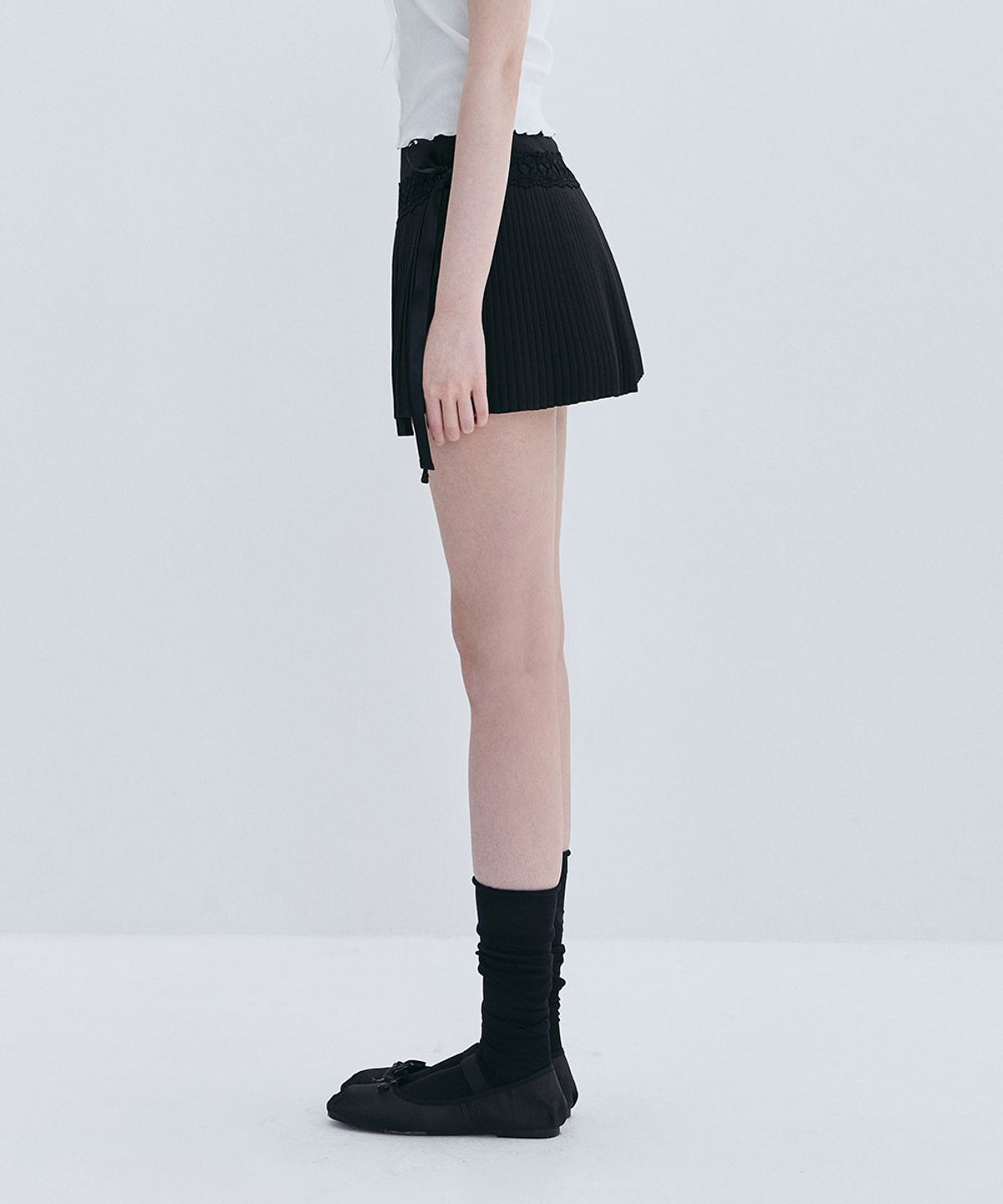 모아벨(MOABEL) CLASSIC PLEATS SKIRT - BLACK