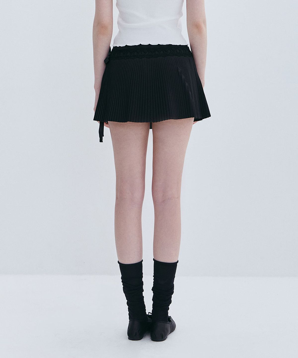 모아벨(MOABEL) CLASSIC PLEATS SKIRT - BLACK