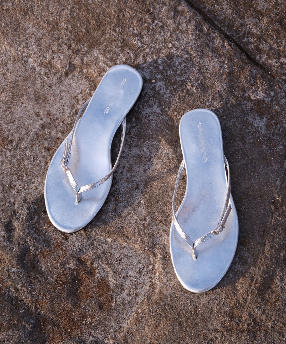 썸웨어버터(SOMEWHEREBUTTER) Slim Buckle Flip-Flops - 4Color