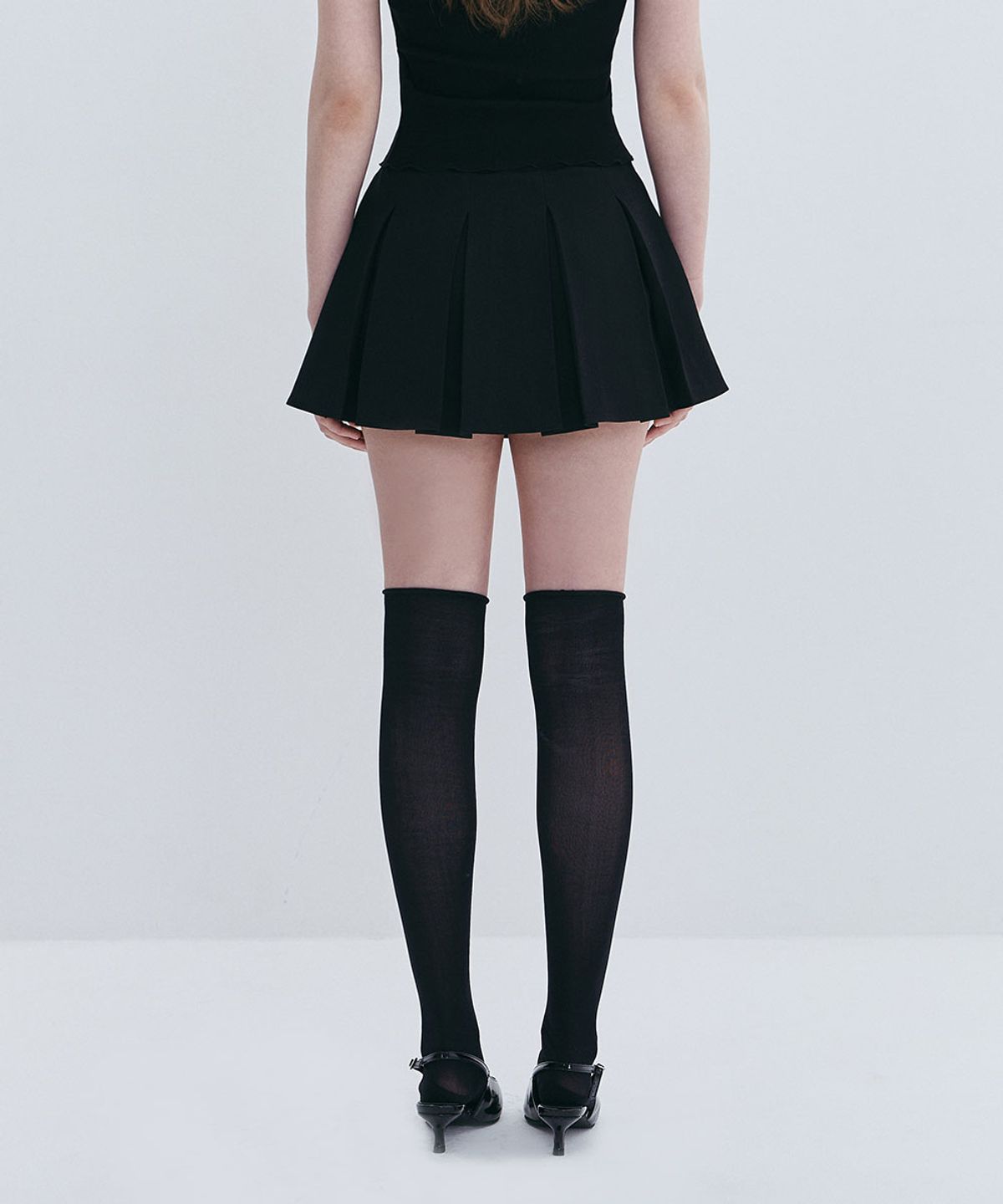 모아벨(MOABEL) CLASSIC PLEATS TENNIS SKIRT - BLACK