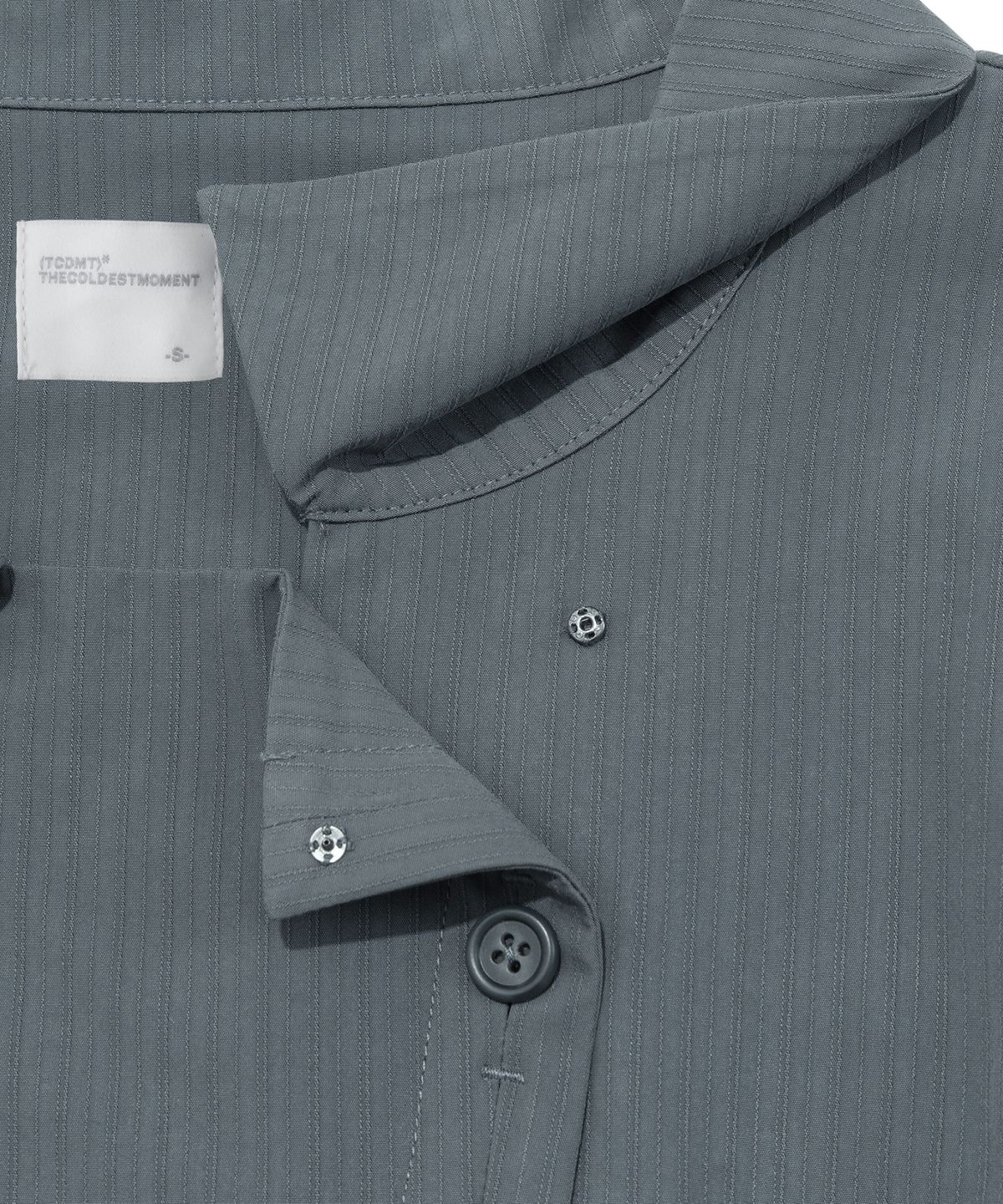 더콜디스트모먼트(THE COLDEST MOMENT) TCM 3-button stripe half shirt (dusty blue)