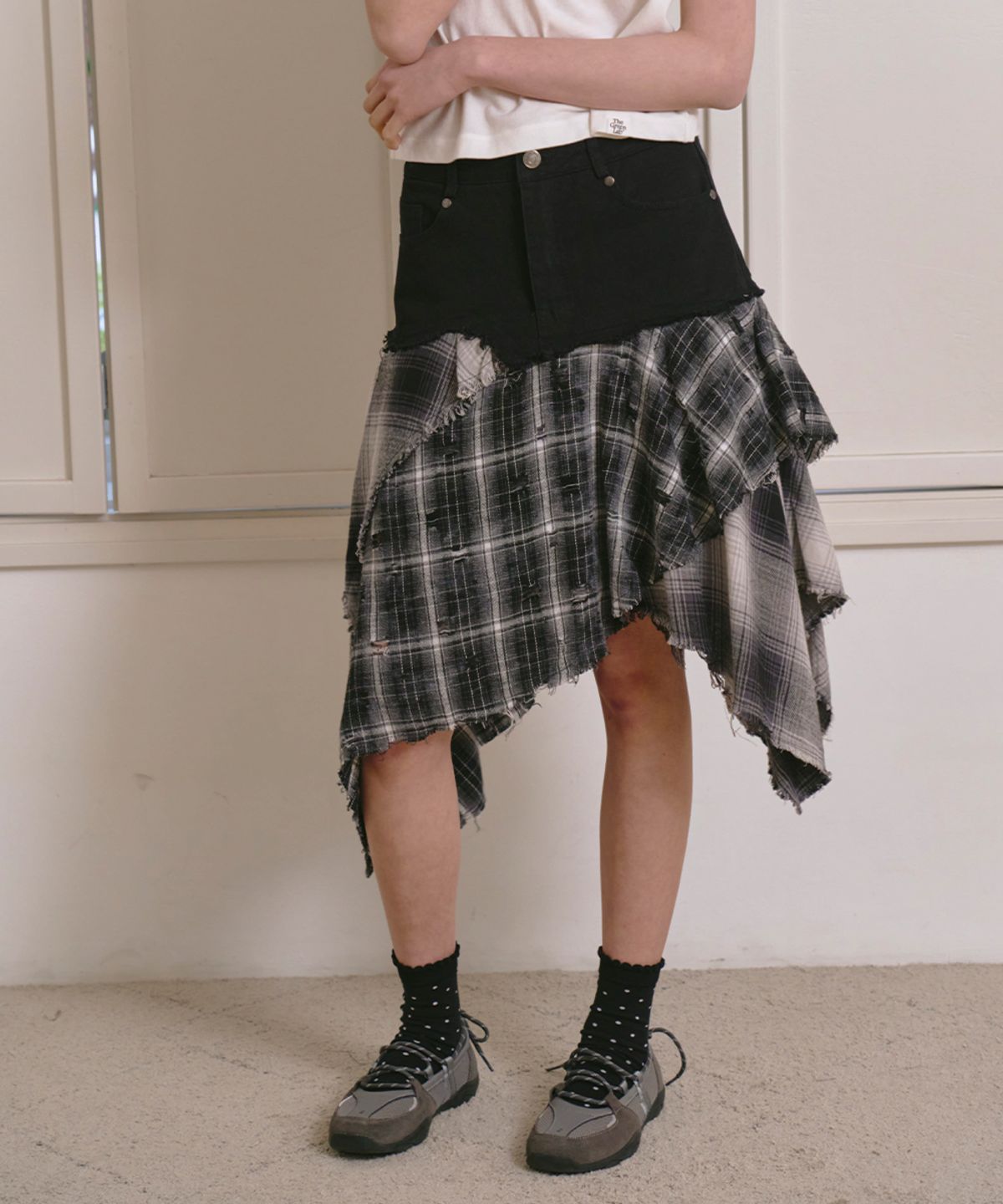 더그린랩(THE GREEN LAB) 언발란스 체크 데님 스커트 [차콜 그레이]