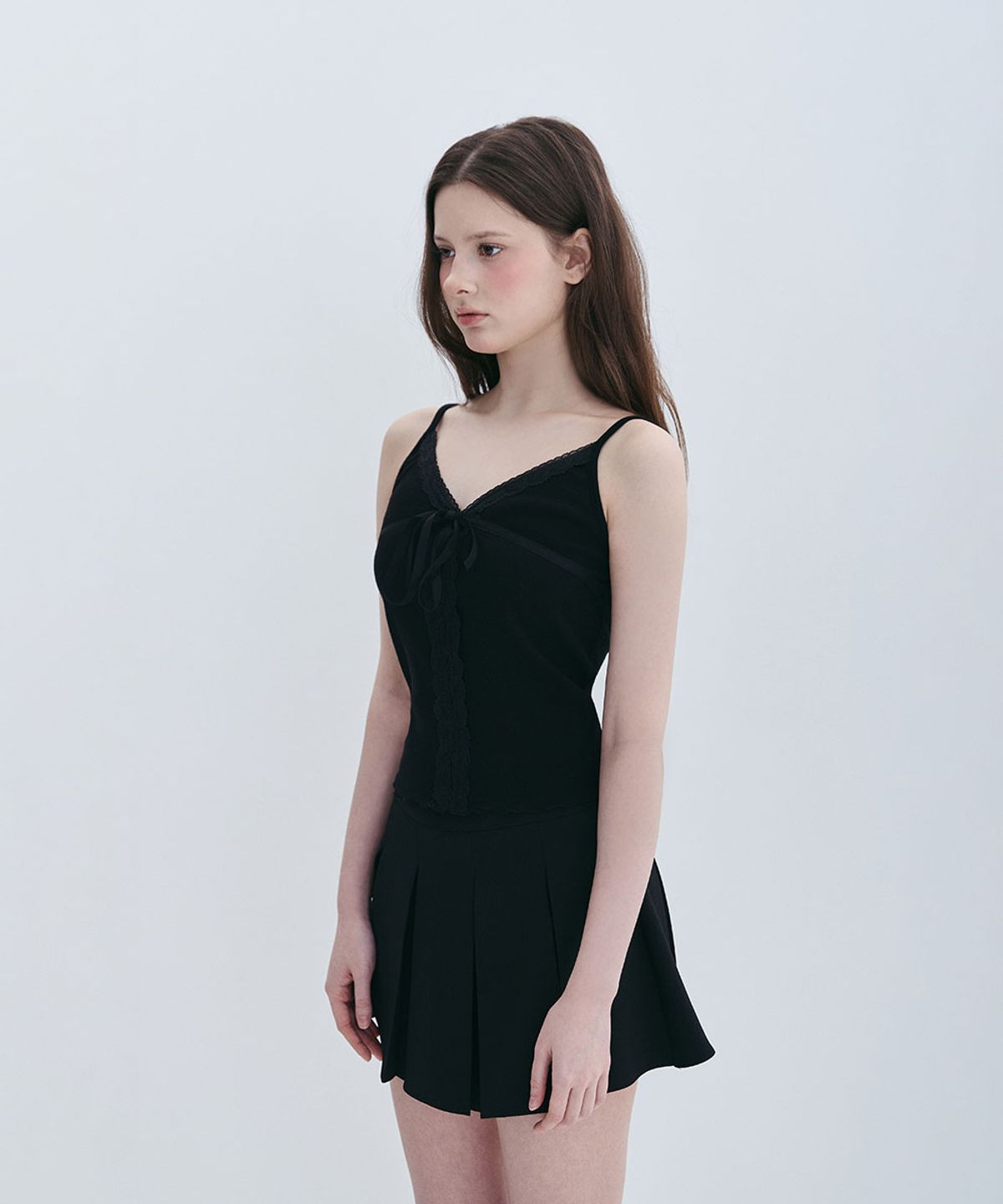 모아벨(MOABEL) LACE SILK SLEEVELESS TOP - BLACK