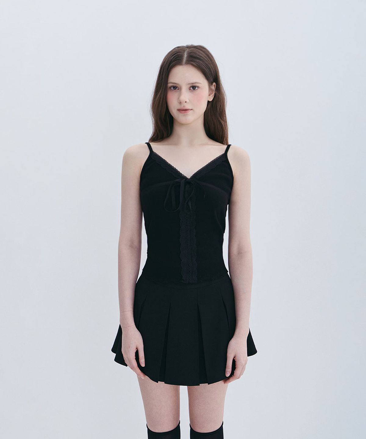 모아벨(MOABEL) LACE SILK SLEEVELESS TOP - BLACK