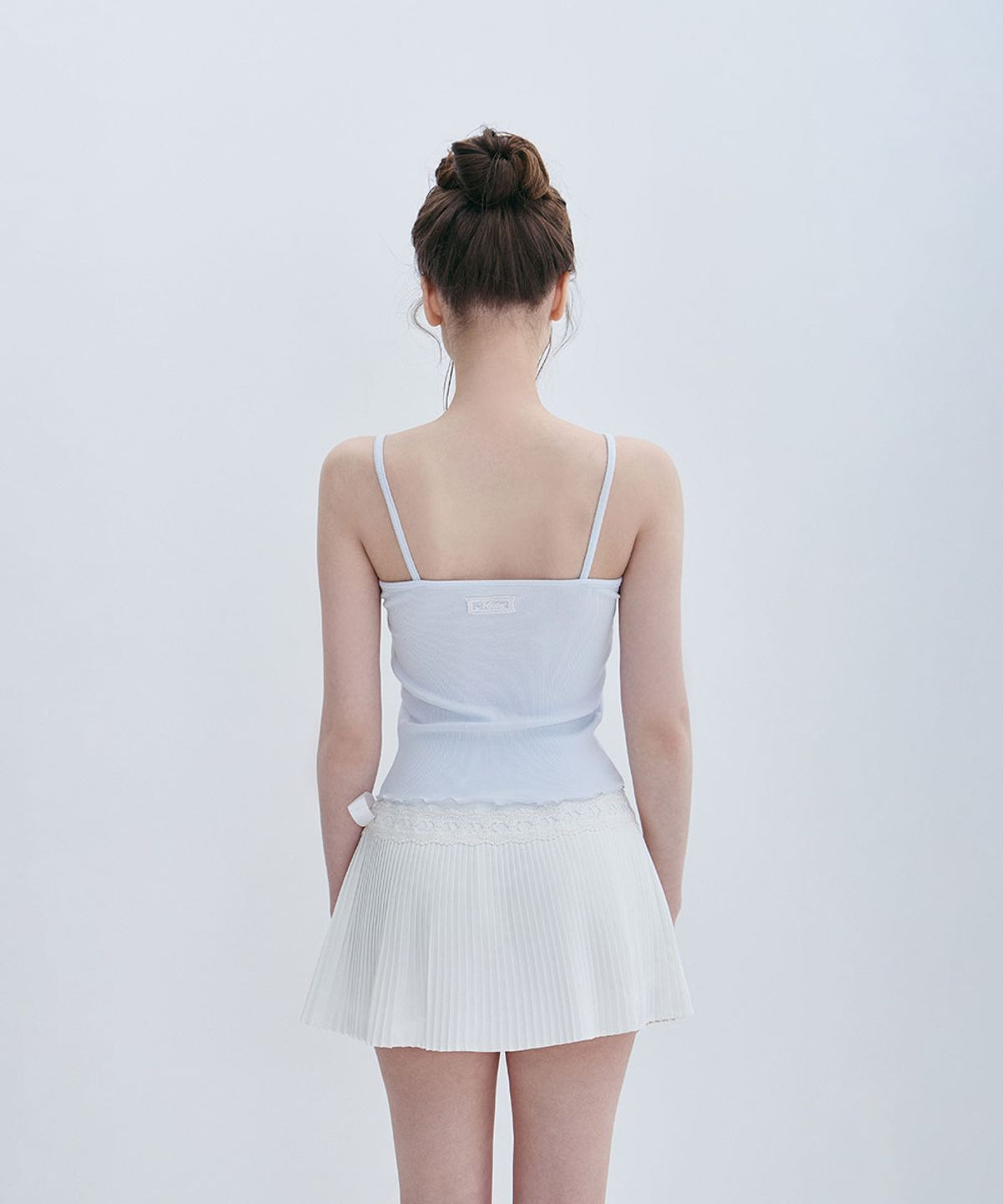 모아벨(MOABEL) LACE SILK SLEEVELESS TOP - SOFT BLUE
