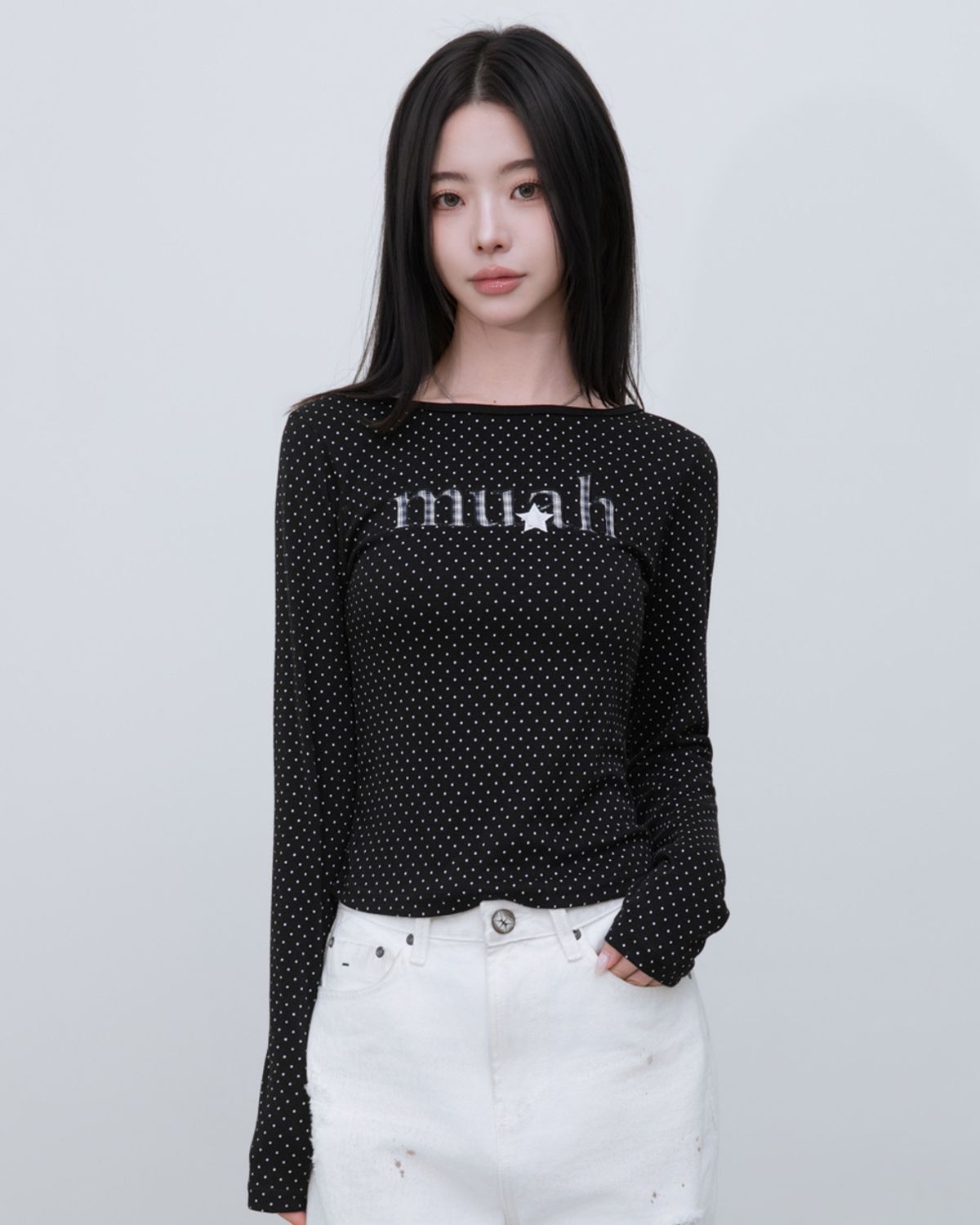 무아무아(MUAHMUAH) 보트넥 로고패치 도트 긴팔티