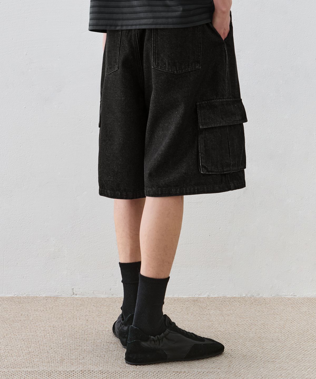 드로우핏(DRAW FIT) 커브드 라인 카고 데님 하프 팬츠 [BLACK]
