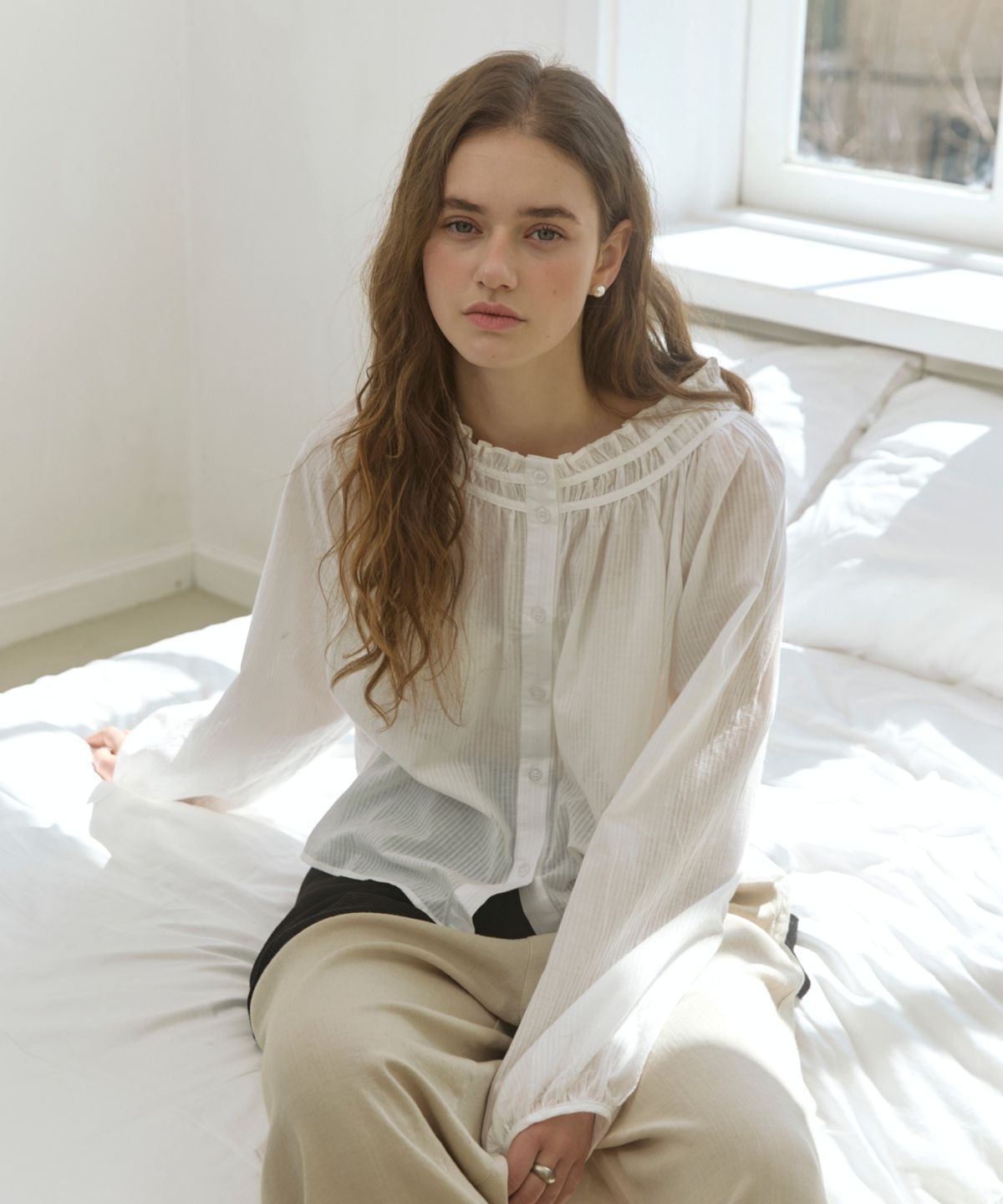 어다울(ADAUL) Breeze frill jacquard blouse - white