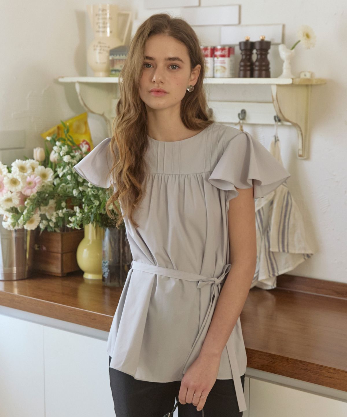 어다울(ADAUL) Pixie ruffle wing belted blouse - pale grey