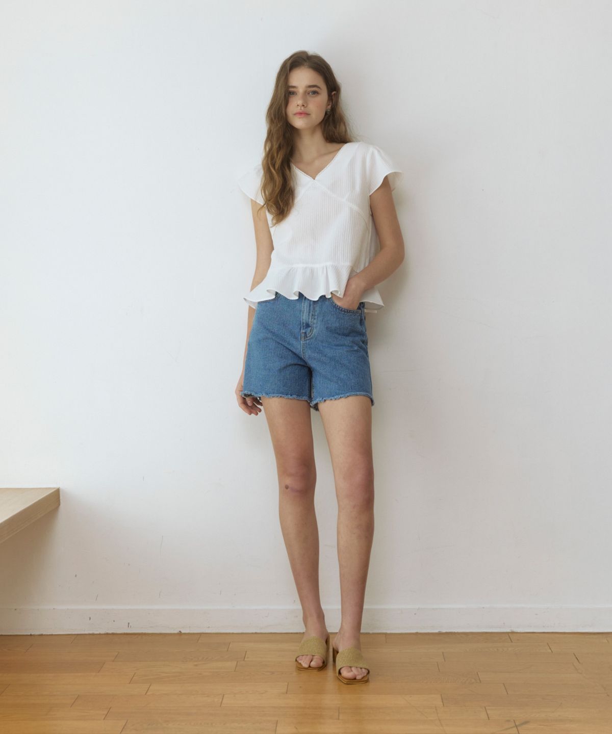 어다울(ADAUL) V cut lace jacquard blouse - white