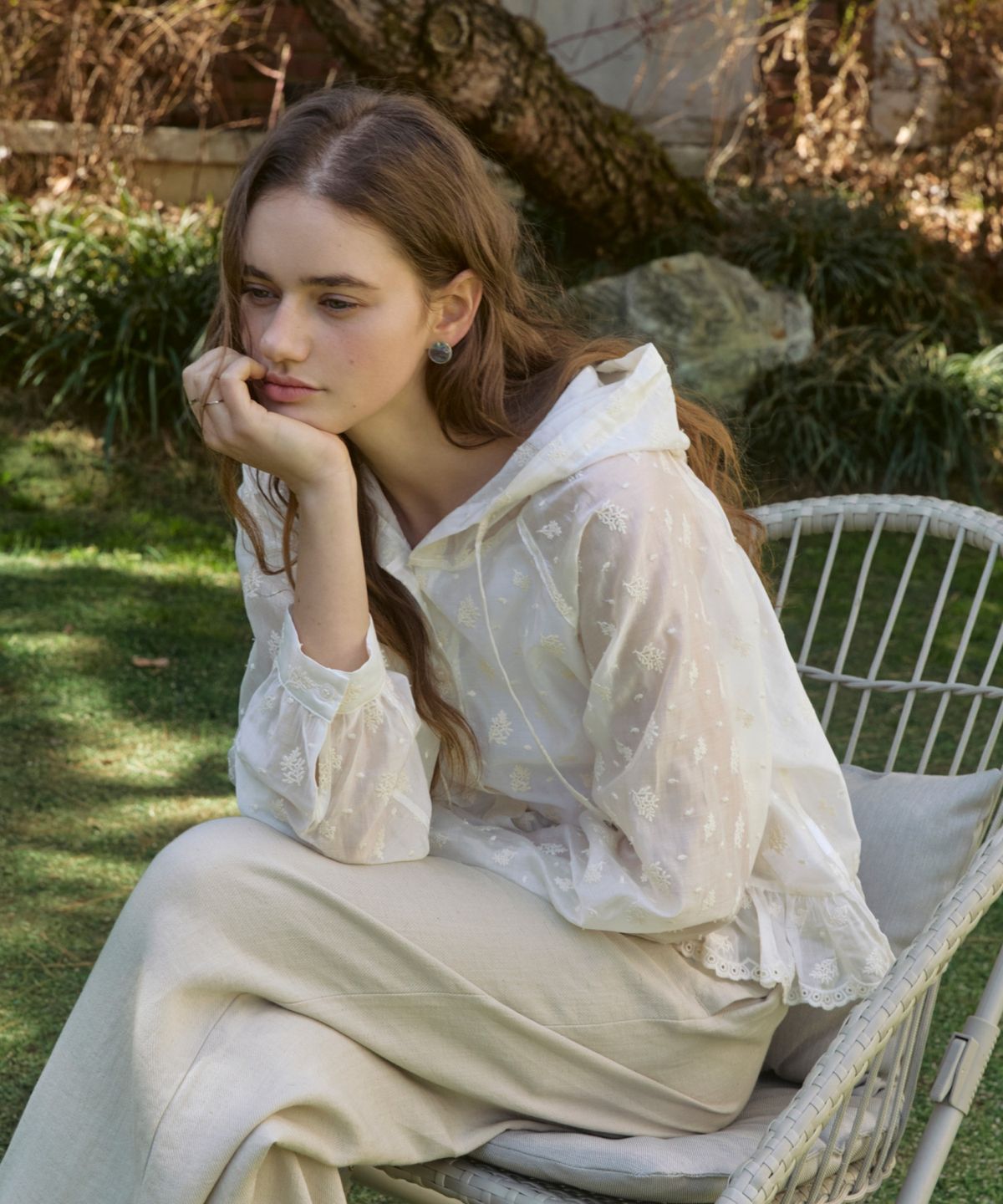 어다울(ADAUL) Flower jacquard see through hood - cream
