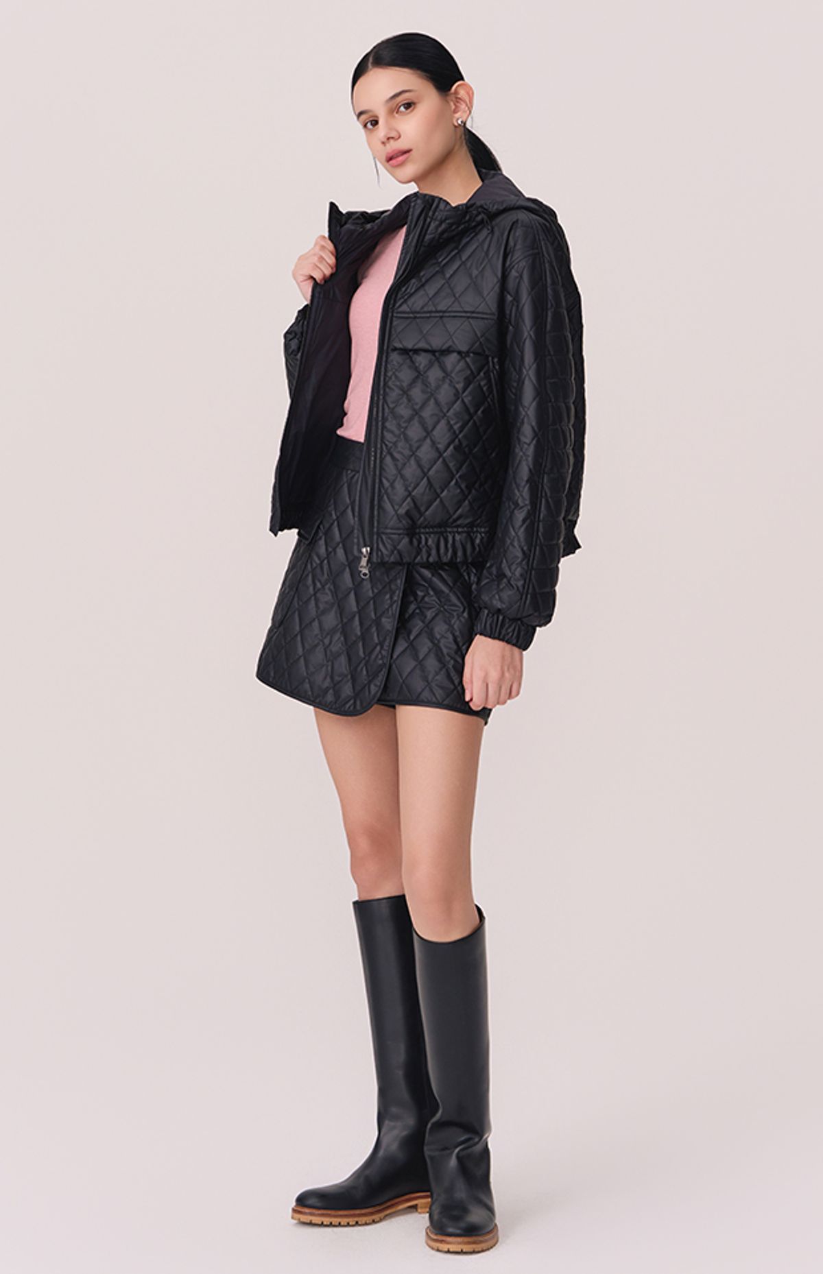 위뜨(HUIT) 페이크레더 랩스타일 패딩 스커트 HTWSK5L01T