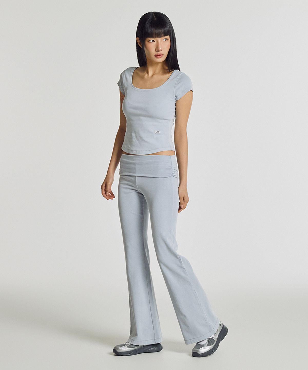 뉴발란스(NEW BALANCE) NBMLG2W472 / WOMEN 핏티드 폴디드 플레어 팬츠 (DYEING BLUE)