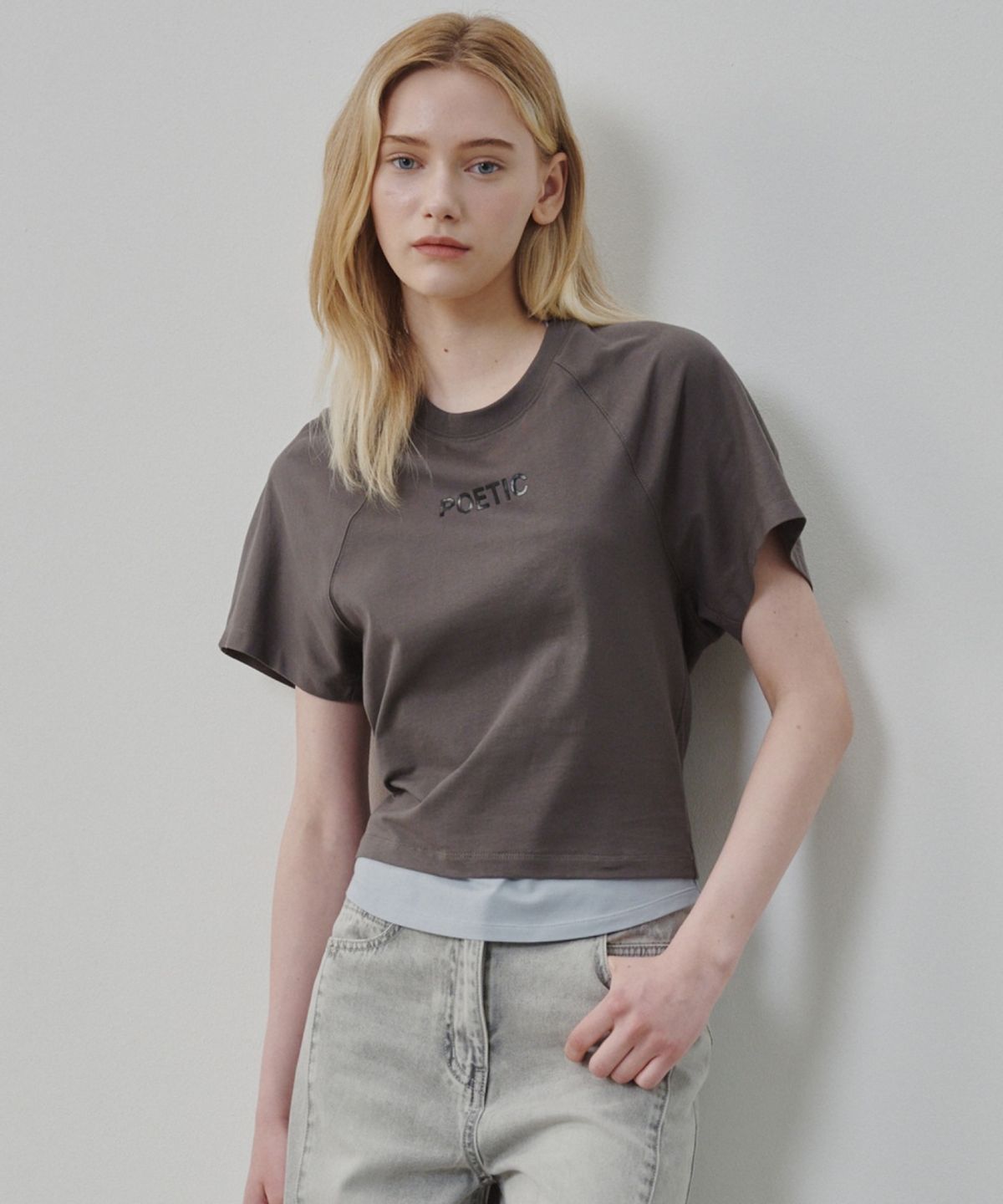 올리브 데 올리브(OLIVE DES OLIVE) 등판 트임 그래픽 티셔츠 OE6ME5040