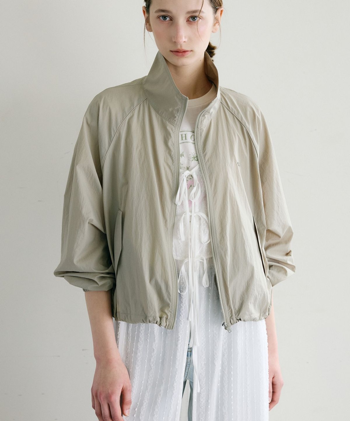 올리브 데 올리브(OLIVE DES OLIVE) 볼륨핏 하이넥 윈드브레이커 OW6MM4020