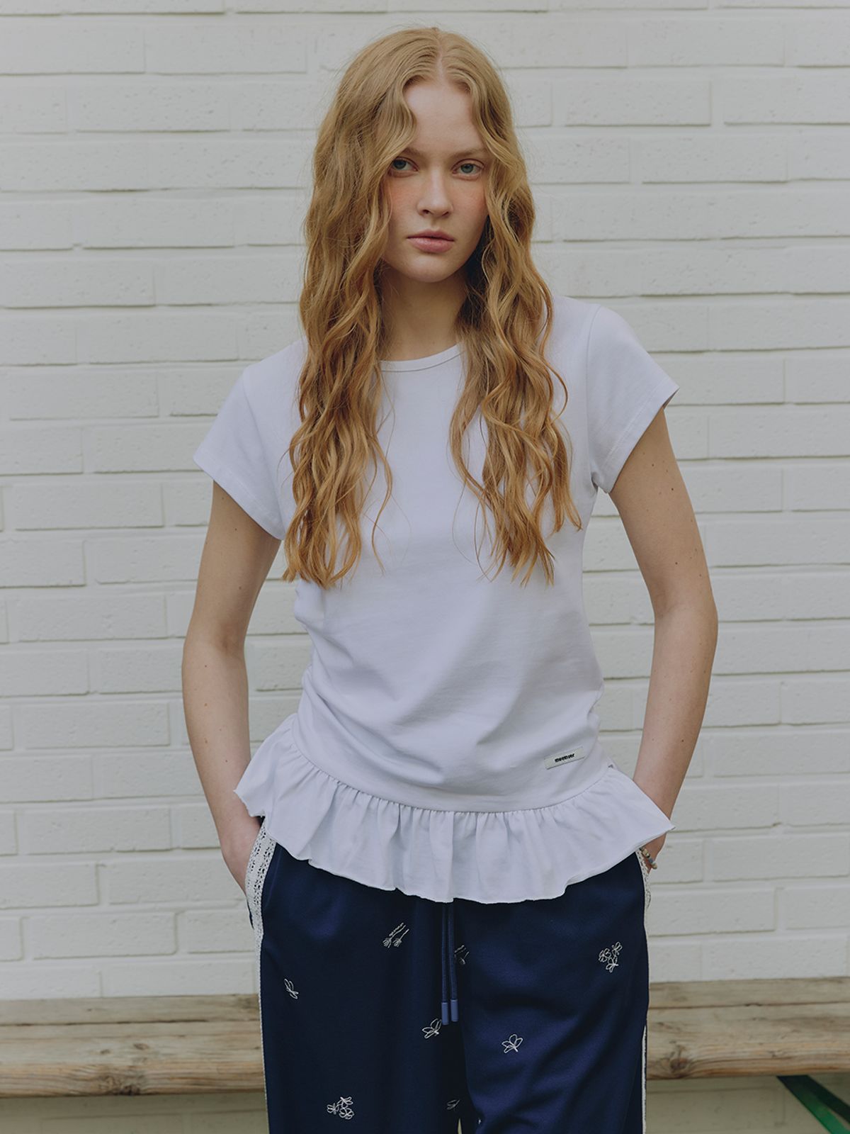 뮈뮈에르(MUEMUER) Frill Short Sleeved Slim T-Shirt MU2633TS304M