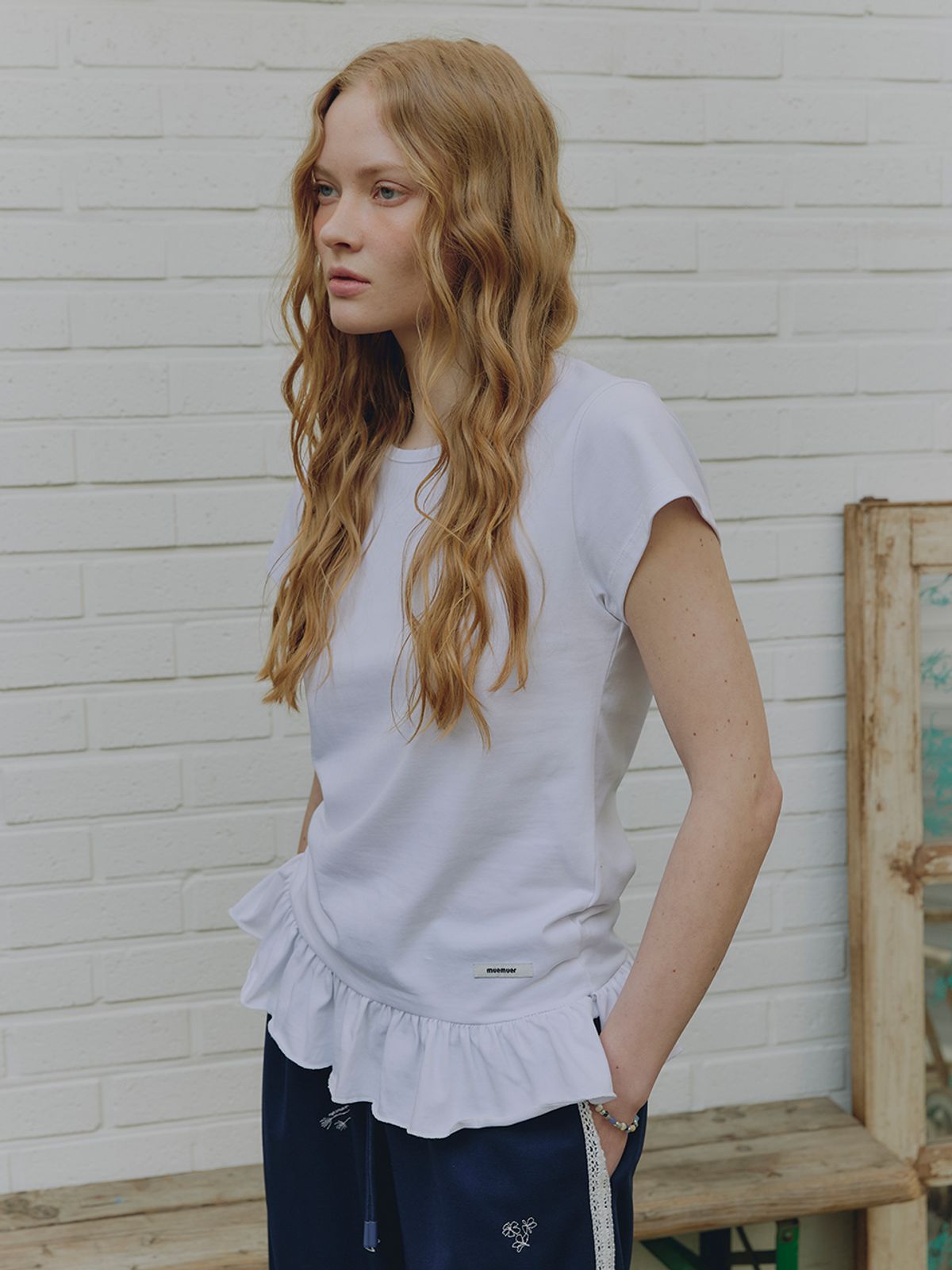 뮈뮈에르(MUEMUER) Frill Short Sleeved Slim T-Shirt MU2633TS304M