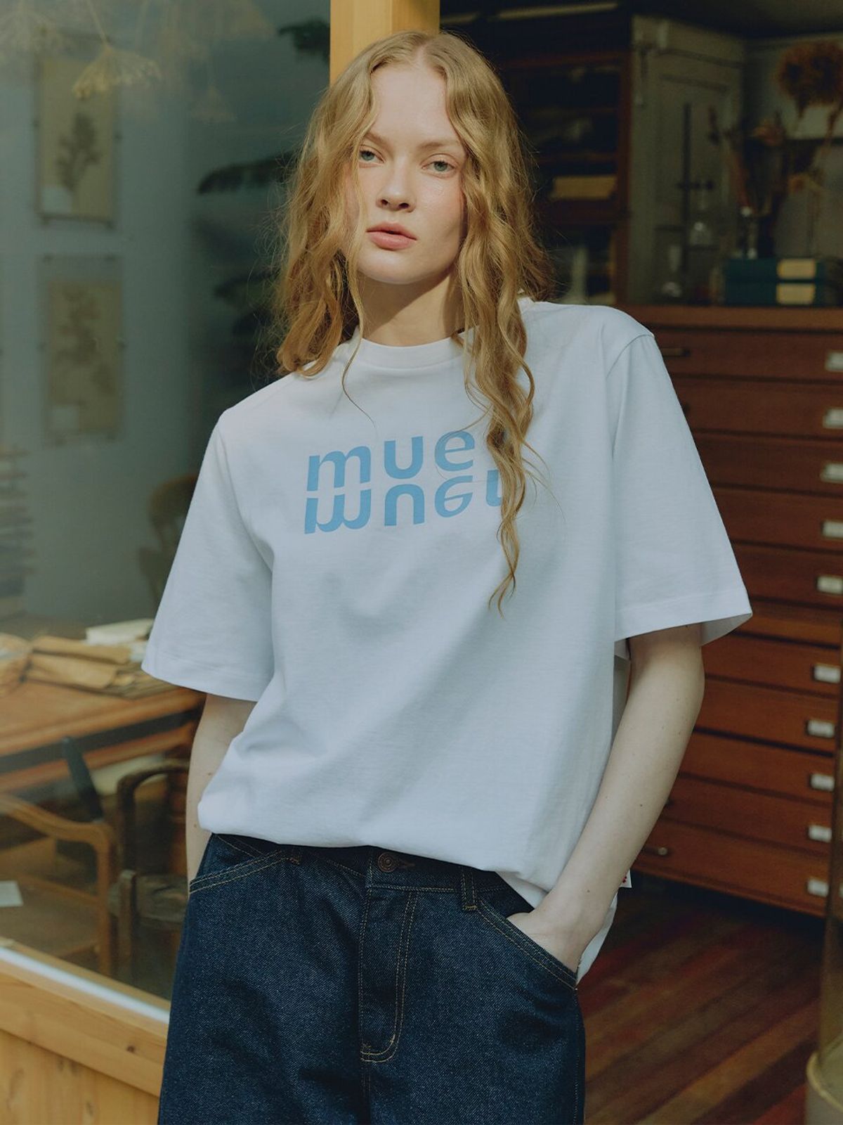 뮈뮈에르(MUEMUER) Muemuer Lettering Logo T-Shirt MU2633TS313M