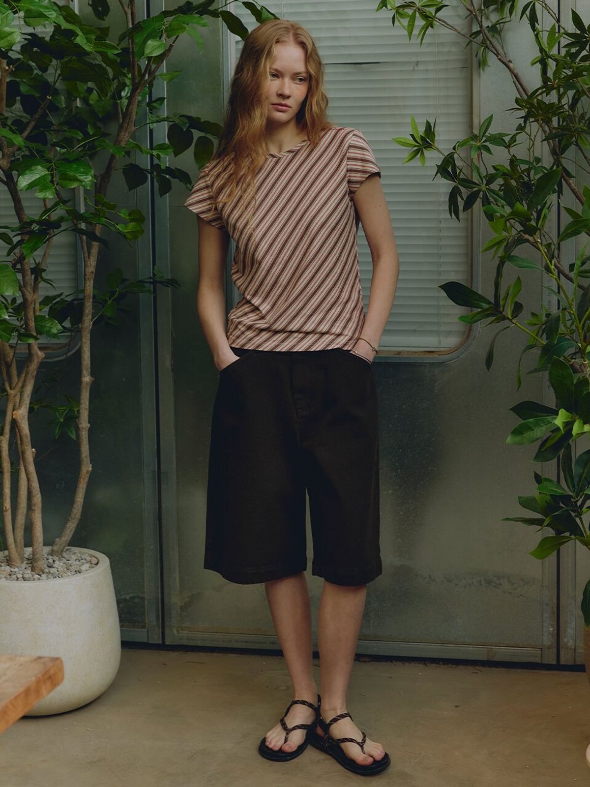 뮈뮈에르(MUEMUER) Muel Stripe Cropped T-Shirt MU2633TS307M