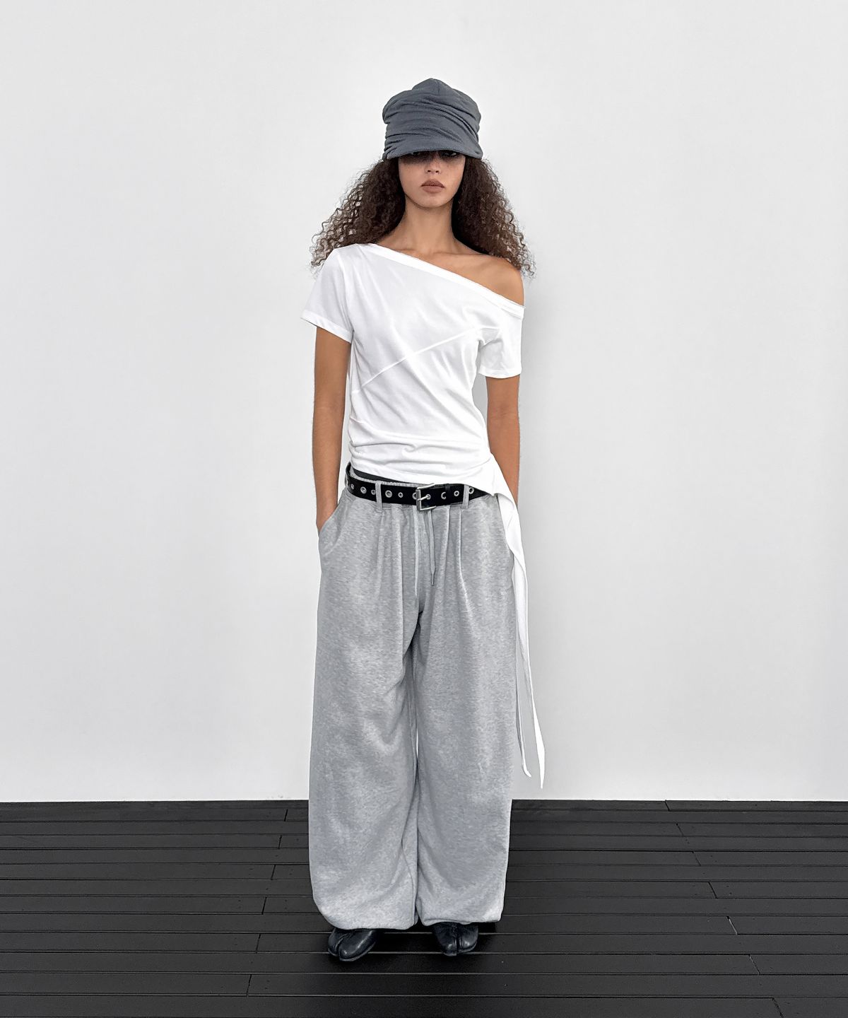 샌드릭(SANDRIC) One-Shoulder Strap Tee_White