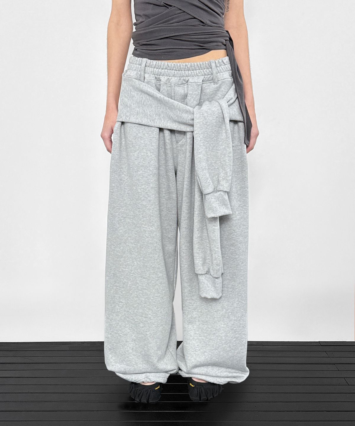 샌드릭(SANDRIC) Tied sweat pants_Melange grey