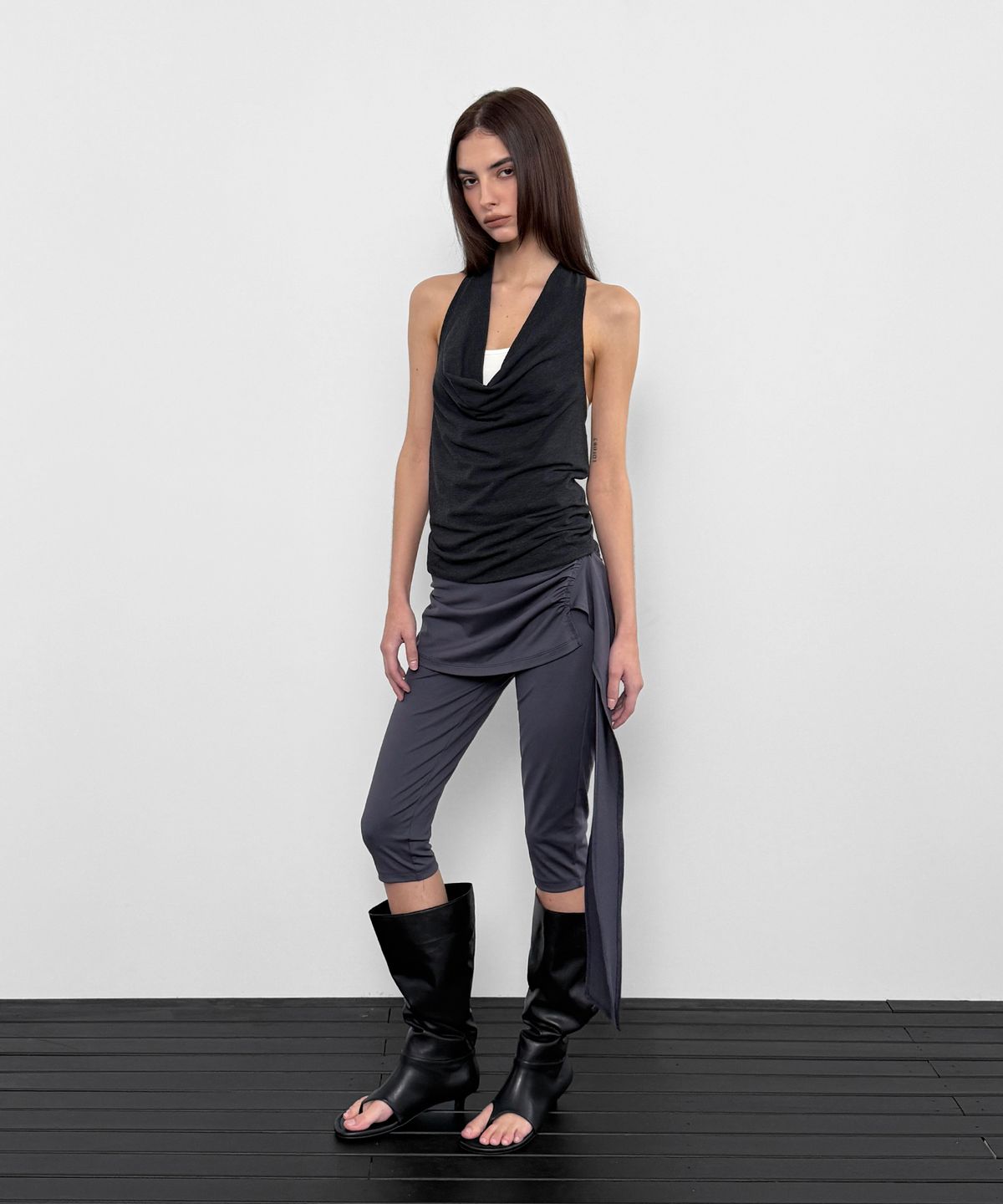샌드릭(SANDRIC) Capri Wrap Skirt Pants_Charcoal