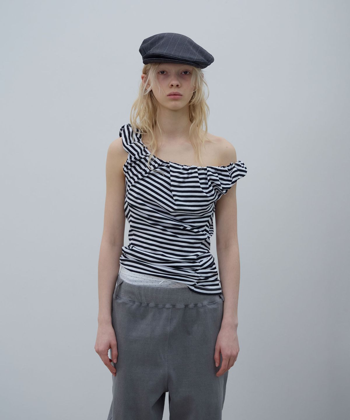 엘씨디씨티엠(LCDC™) STRIPE OFF SHOULDER TOP (BLACK)