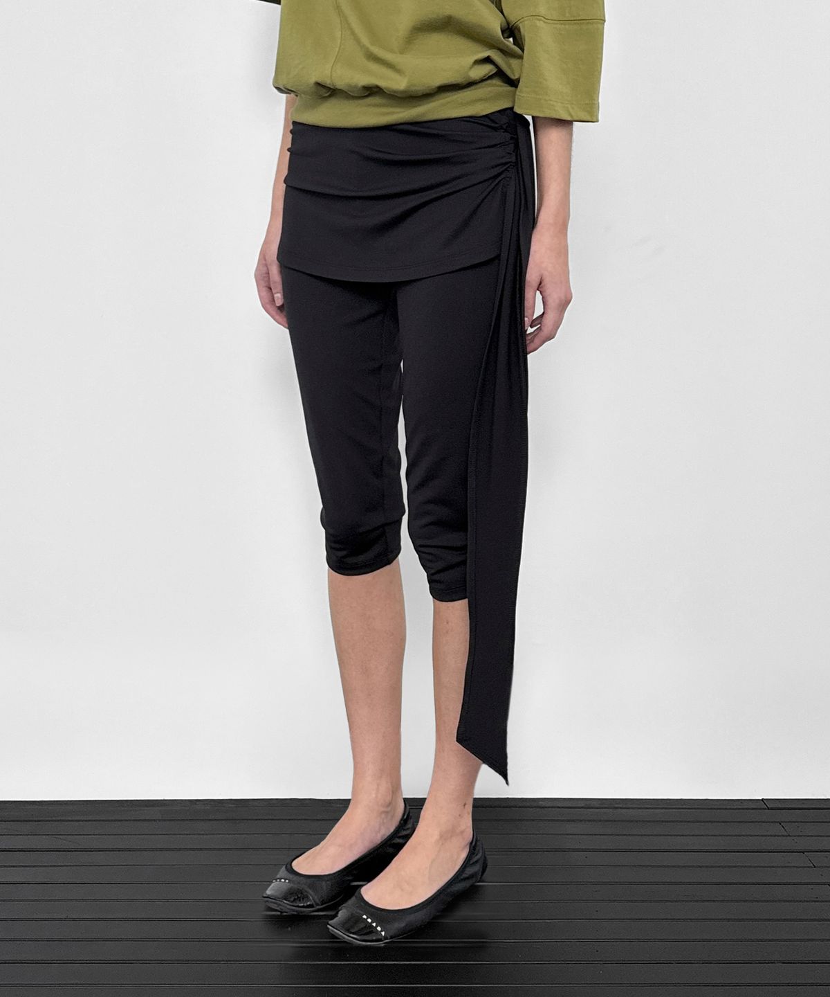 샌드릭(SANDRIC) Capri Wrap Skirt Pants_Black