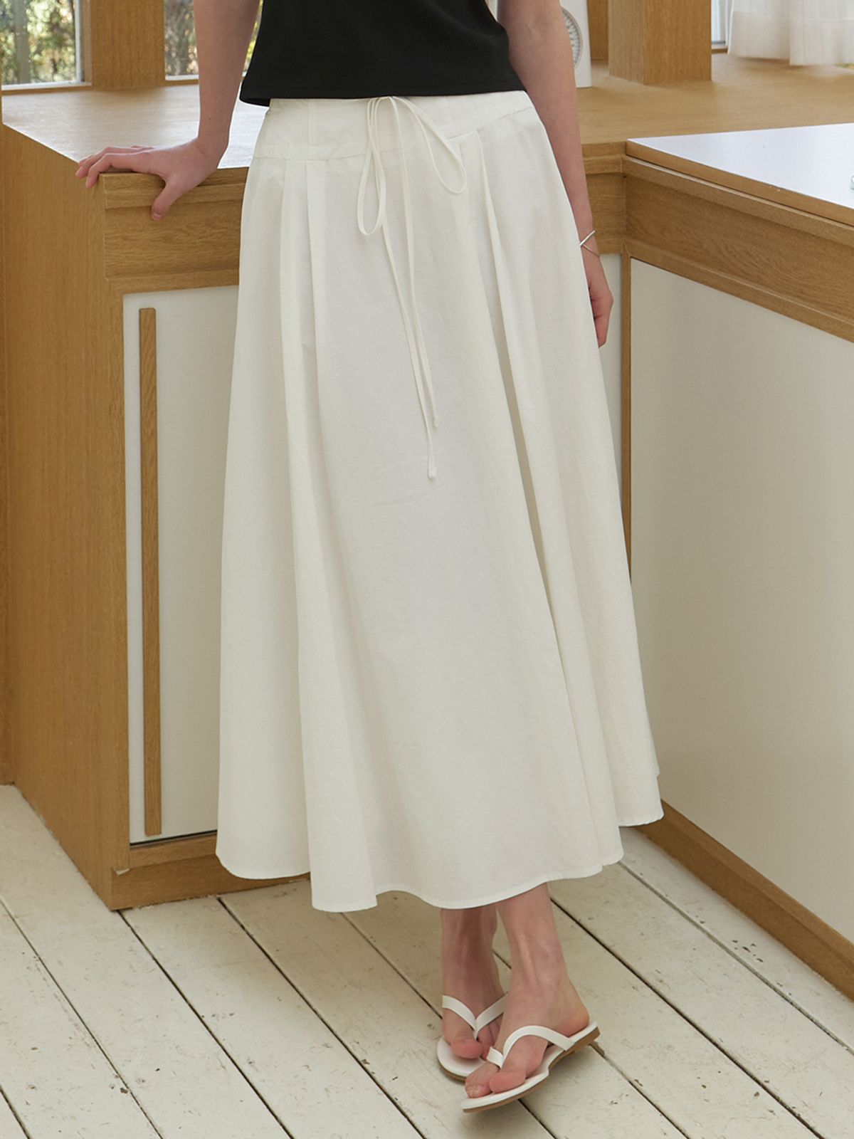 리엘(RE L) Via flare skirt (white)