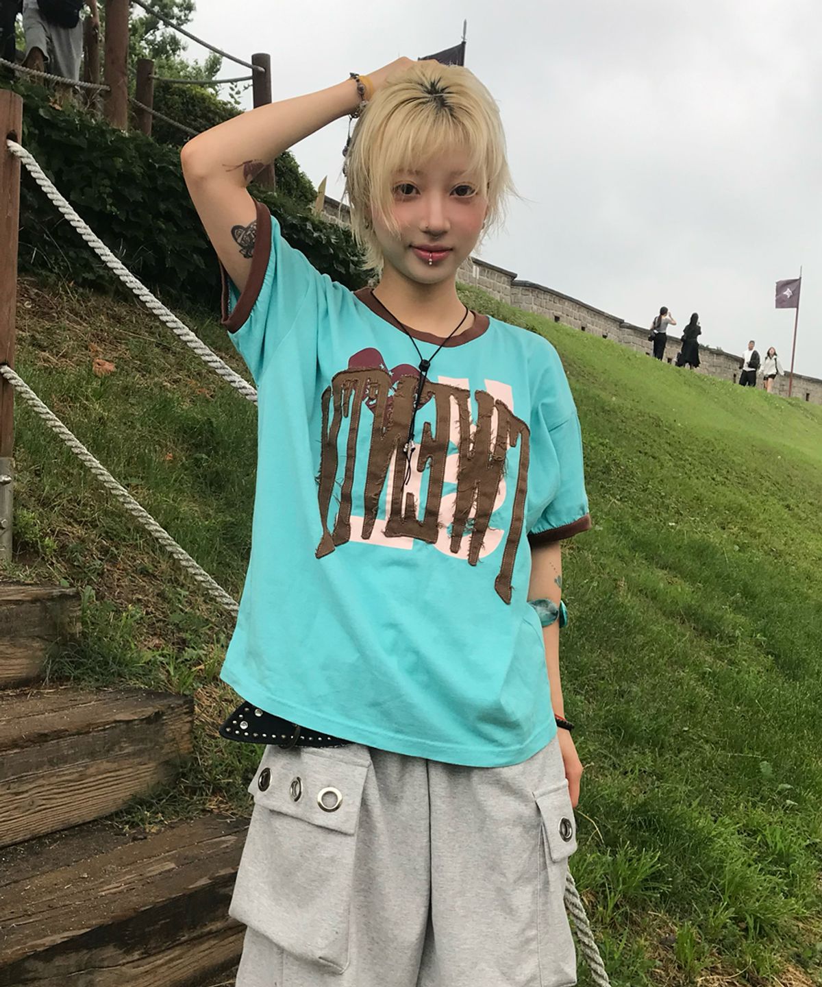 언타이틀 서울(UNTITLED SEOUL) 언타이틀 드립 아플리케 링거 크롭 반팔 민트