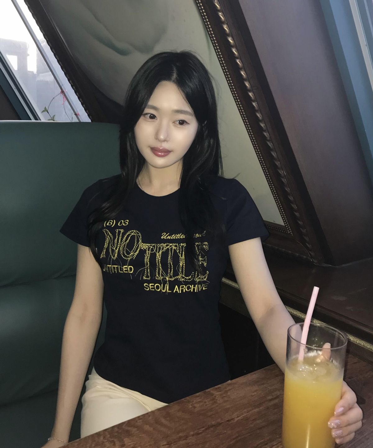 언타이틀 서울(UNTITLED SEOUL) 언타이틀 프레이드 엠브로이더리 크롭 반팔 네이비