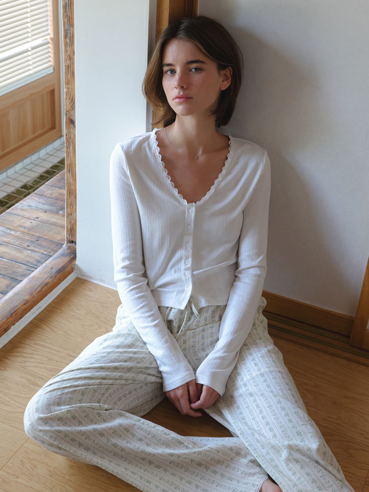 리엘(RE L) Rosanna v lace cardigan (white)