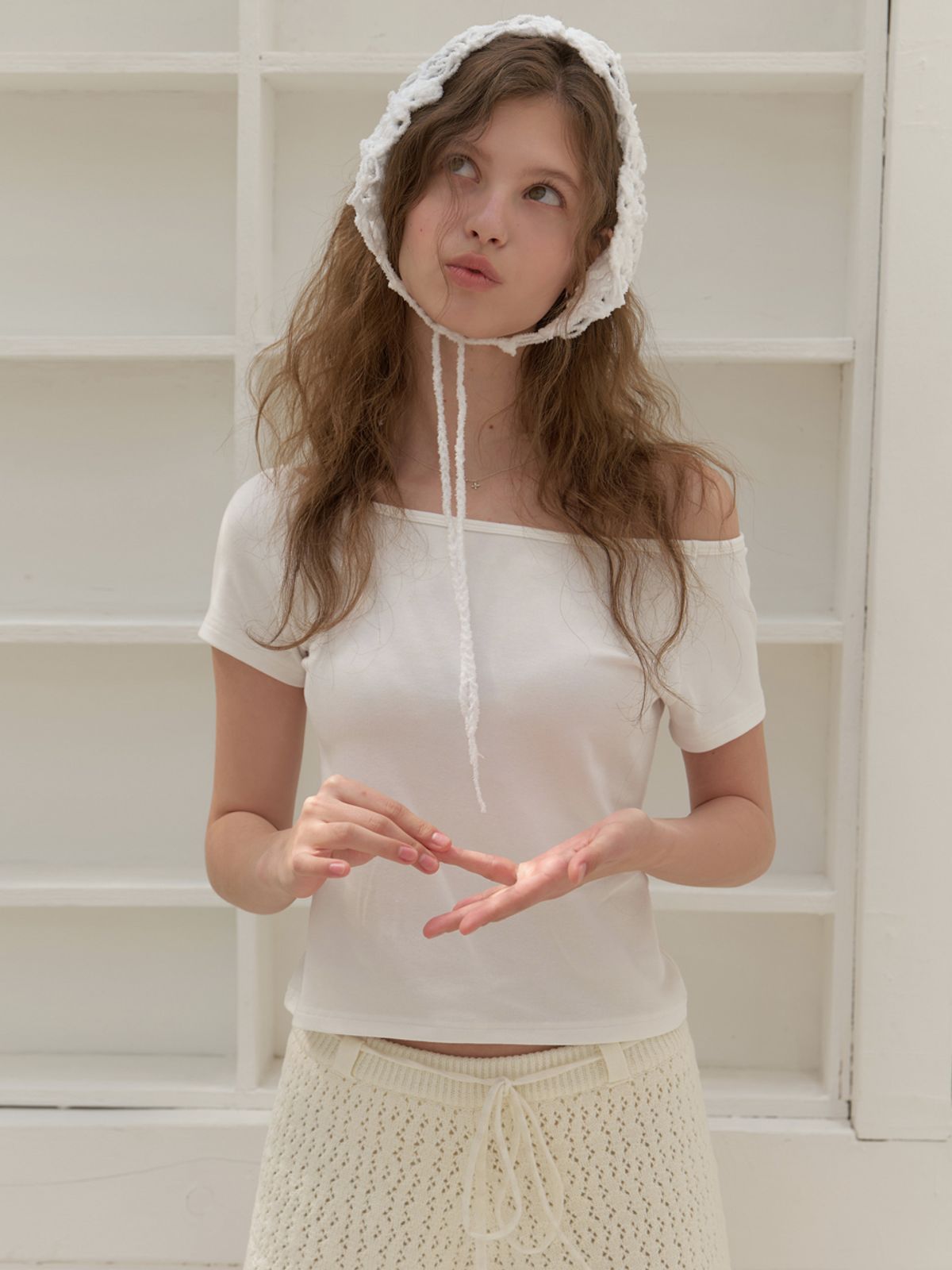 리엘(RE L) Anni off shoulder half t-shirt (white)