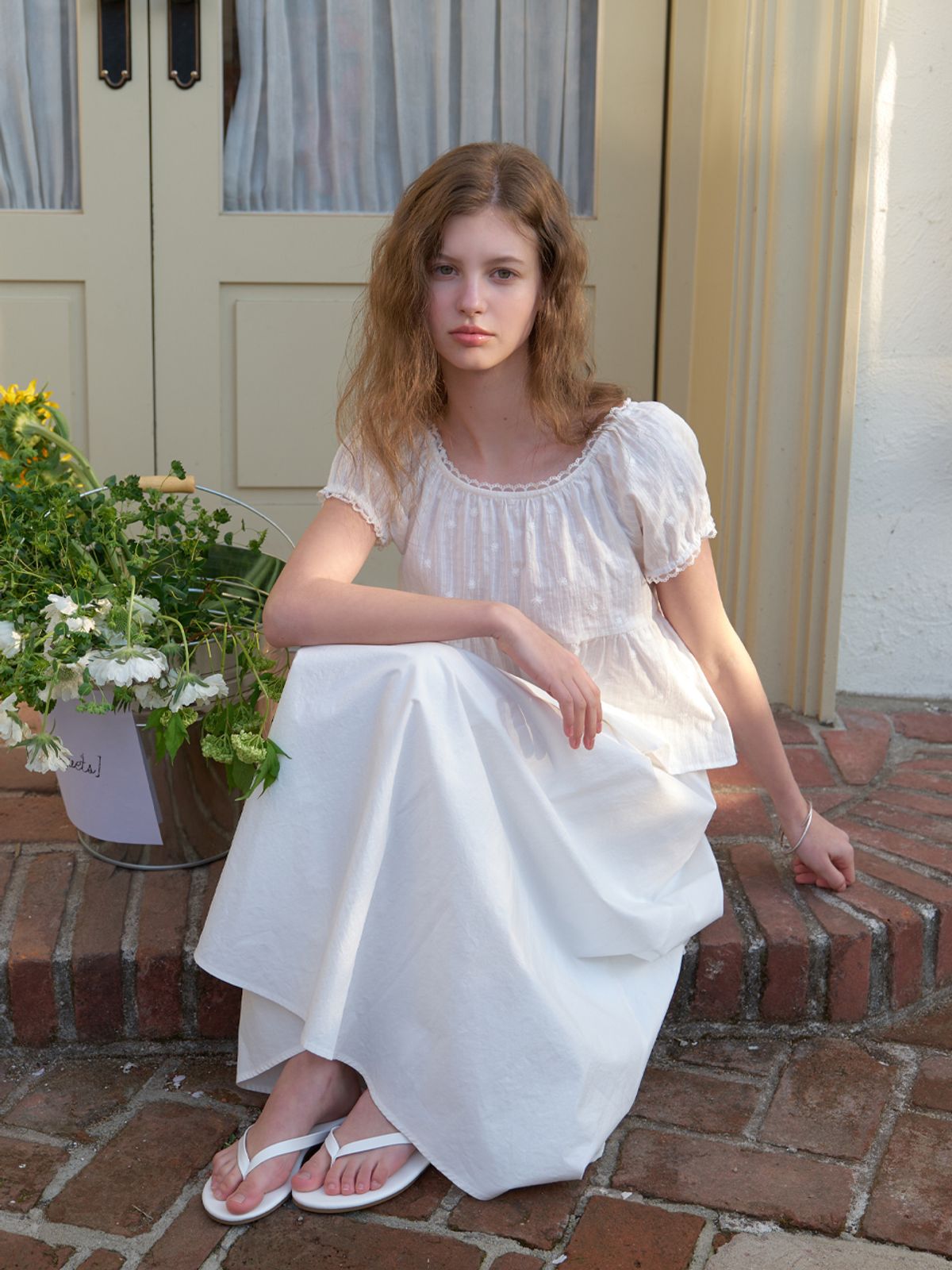 리엘(RE L) Sanne cap sleeve blouse (white flower)