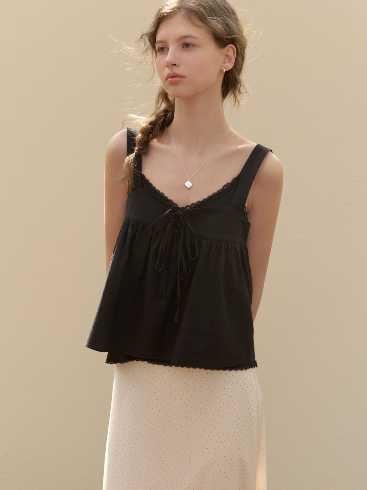 리엘(RE L) [3rd] Rati strap sleeveless blouse (black)