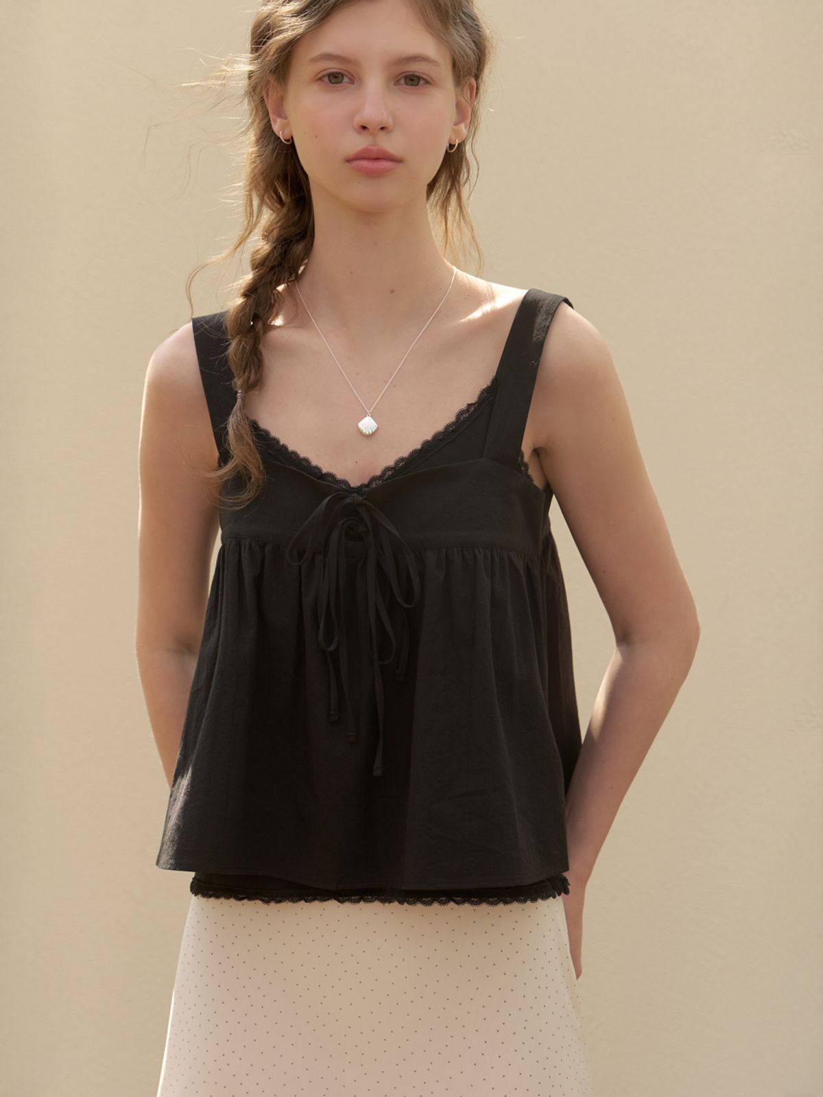 리엘(RE L) [3rd] Rati strap sleeveless blouse (black)